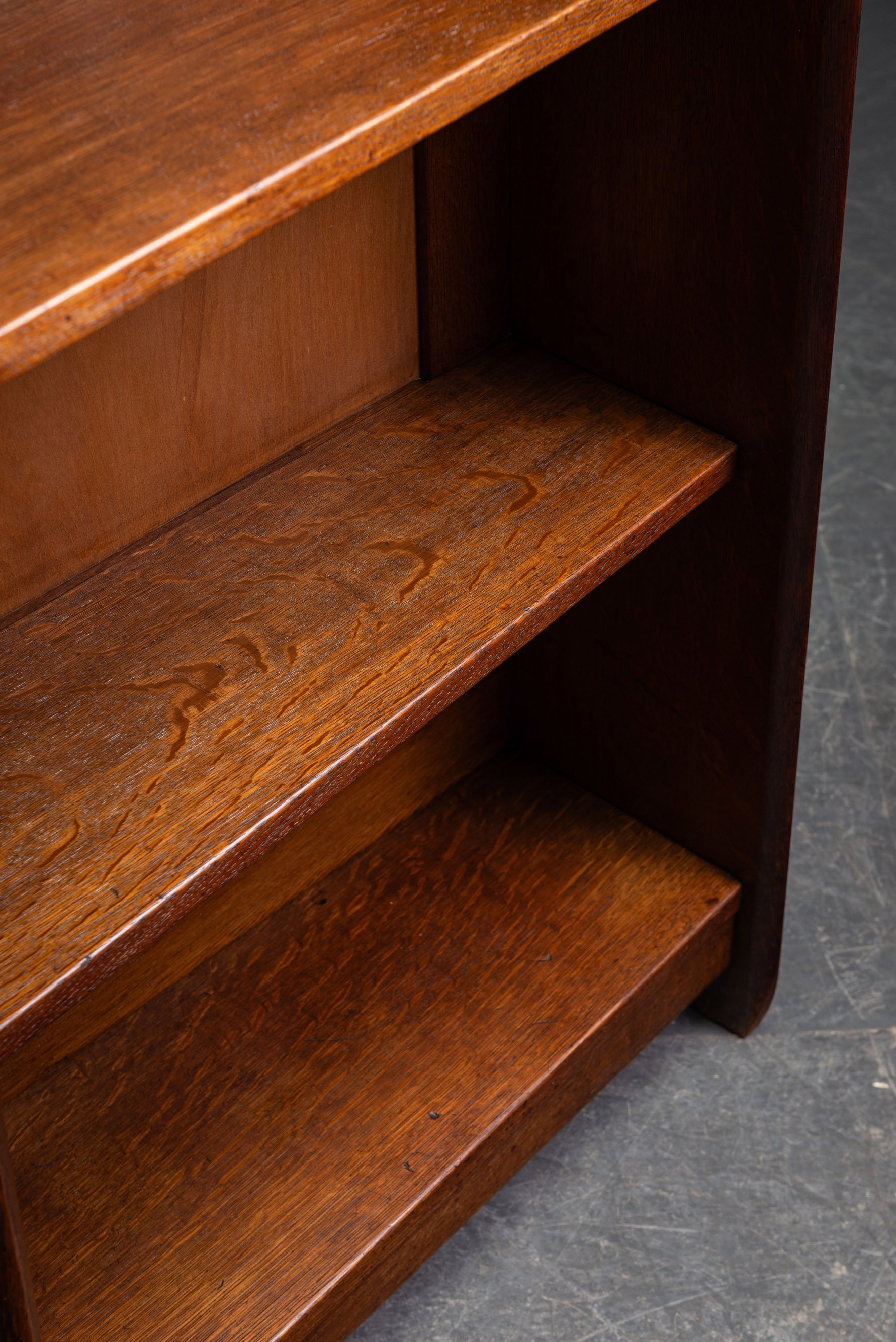 ST-1862026130518-1920s-Amsterdamse-School-Shelving_14.jpg