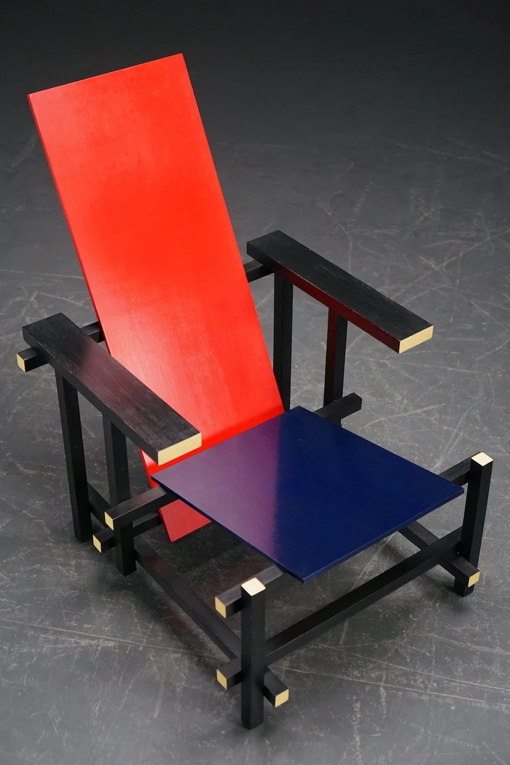 SE-1012023111045-Gerrit-Rietveld-Red-Blue-Chair_08.JPG