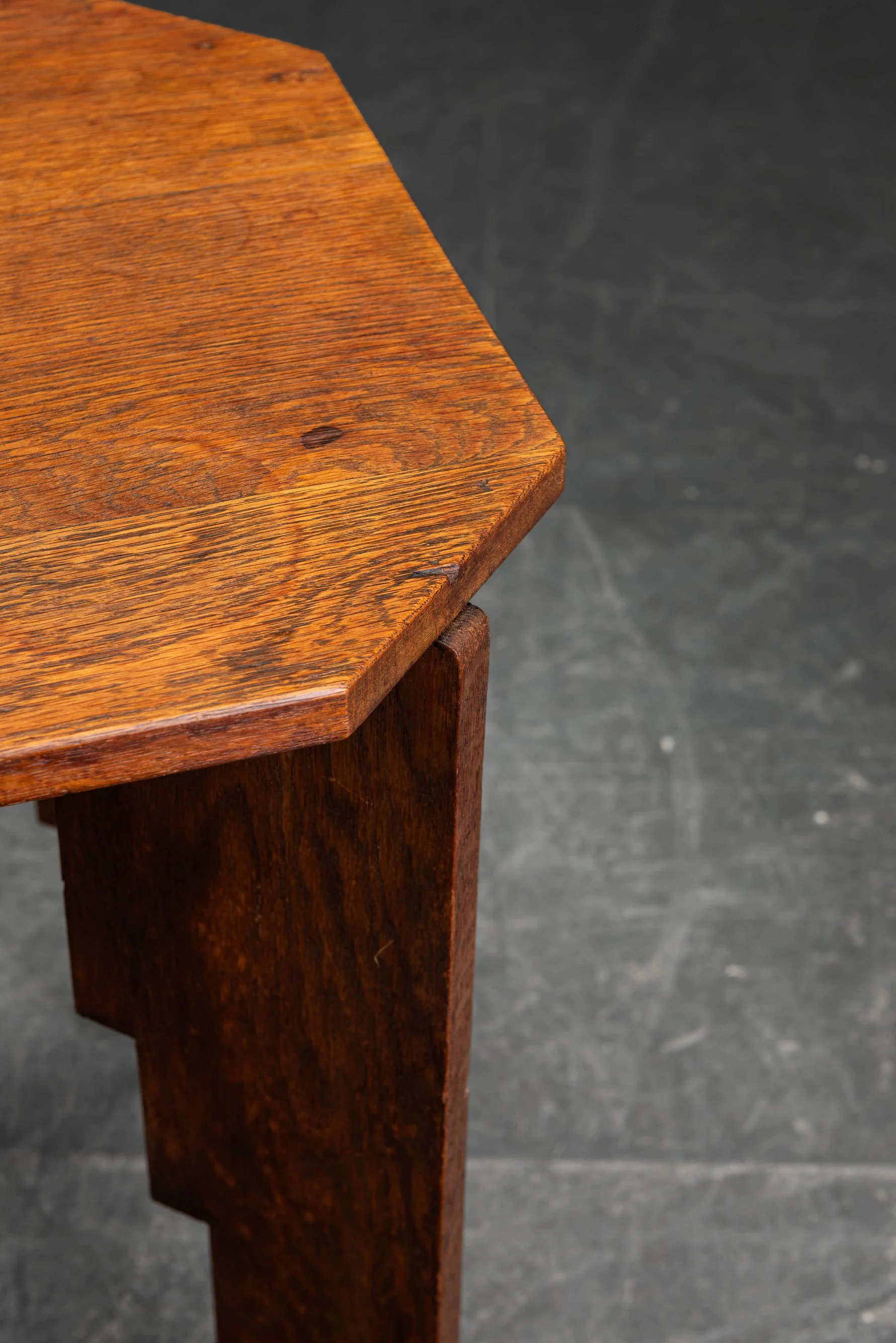 TA-892026124804-1920s-Amsterdamse-School-Side-Table_04.jpg