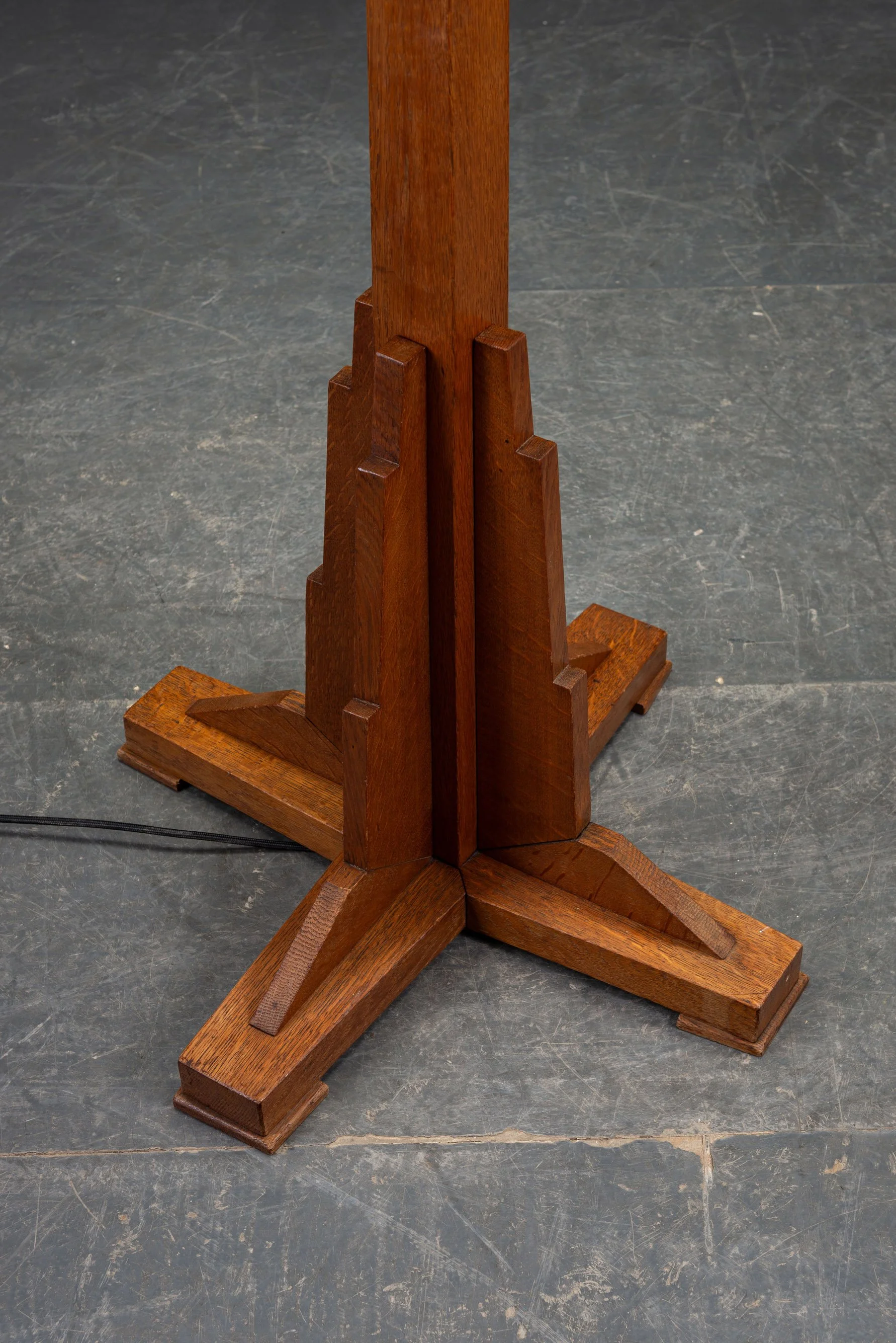 LI-162026183009-1930s-Art-Deco-Standing-Lamp_02.jpg