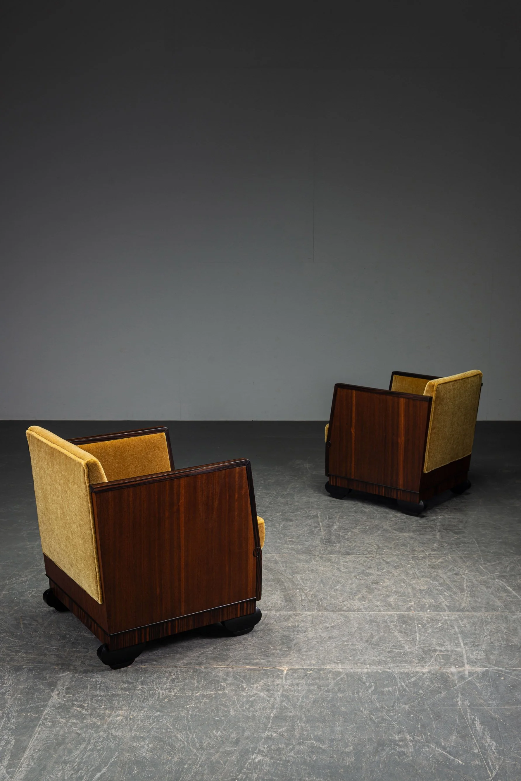 SE-852024131743+SE-1862024175941-1920s-Amsterdamse-School-Armchair-Set_08.jpg