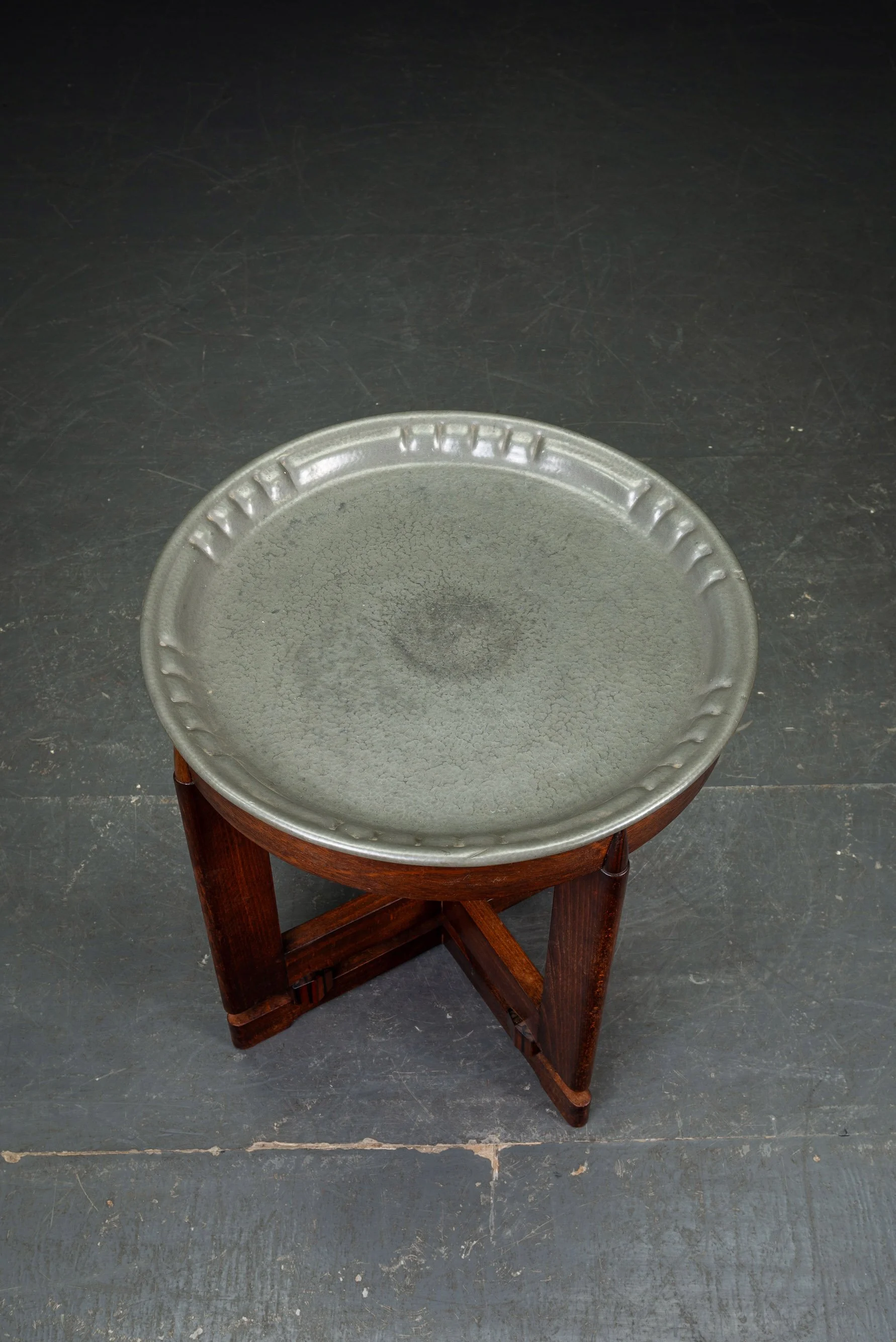 TA-16122025140912-1920s-Amsterdamse-School-Side-Table_04.jpg