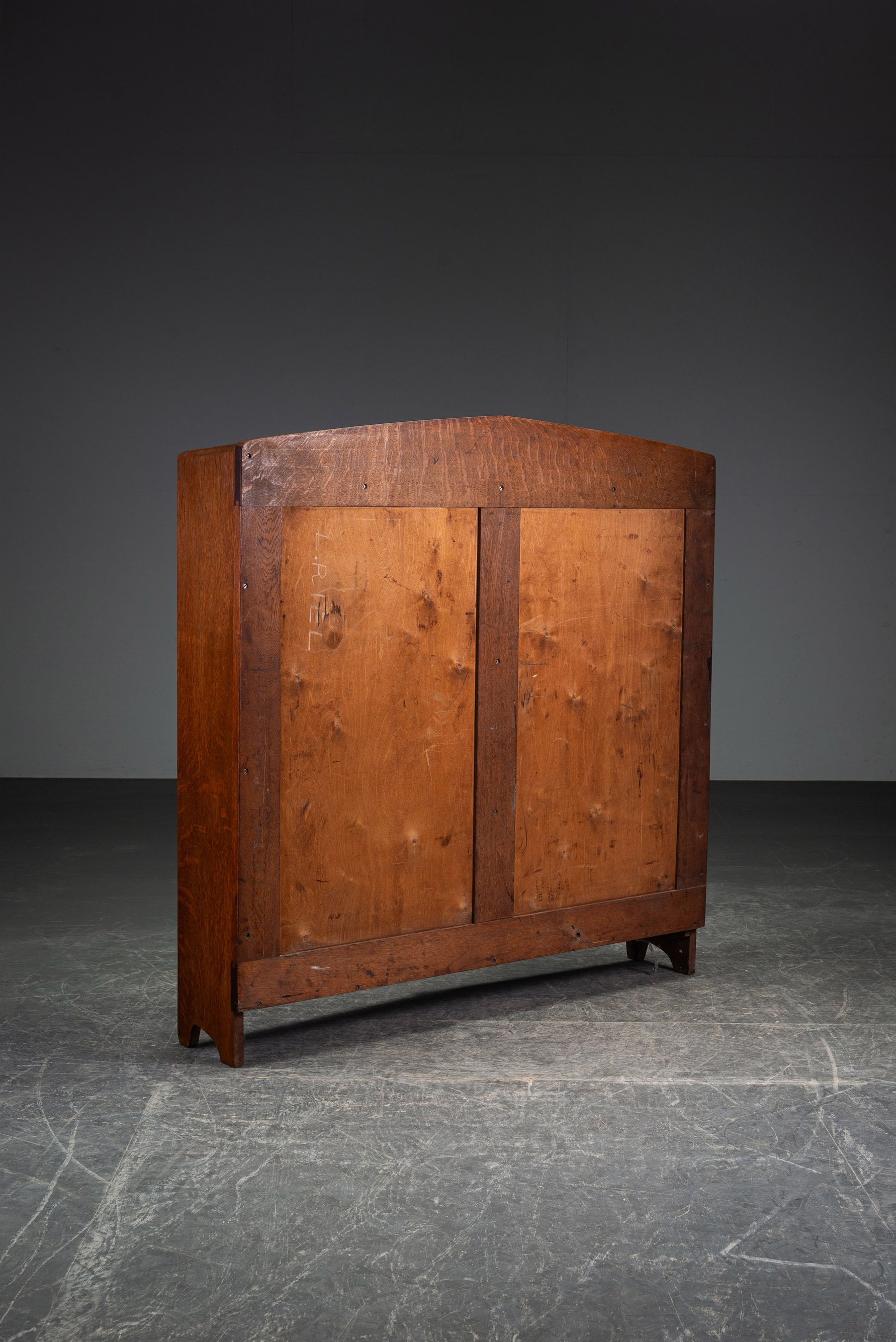 ST-1862026130518-1920s-Amsterdamse-School-Shelving_08.jpg