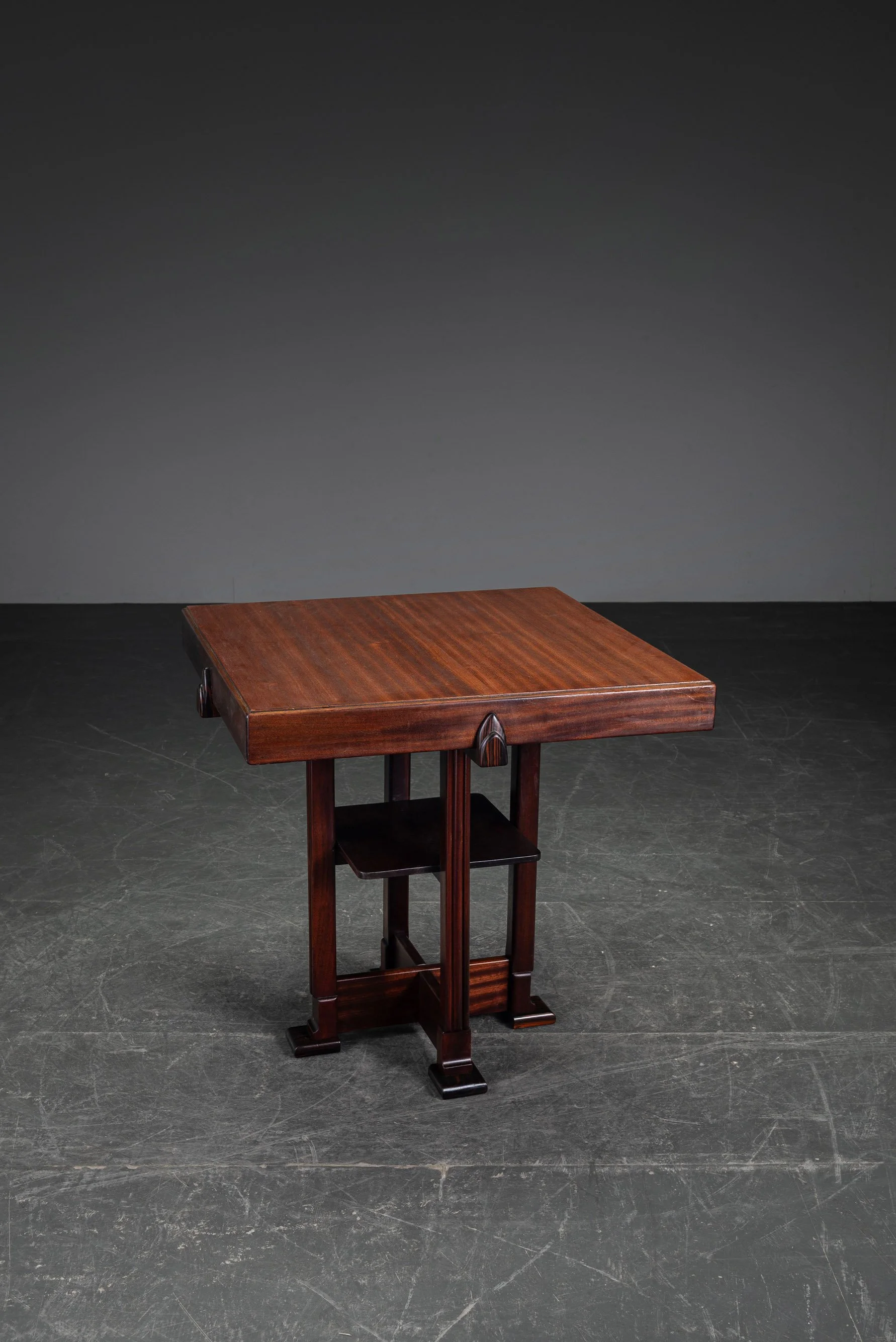 TA-3112025164959-1920s-Amsterdamse-School-Side-Table_03.jpg