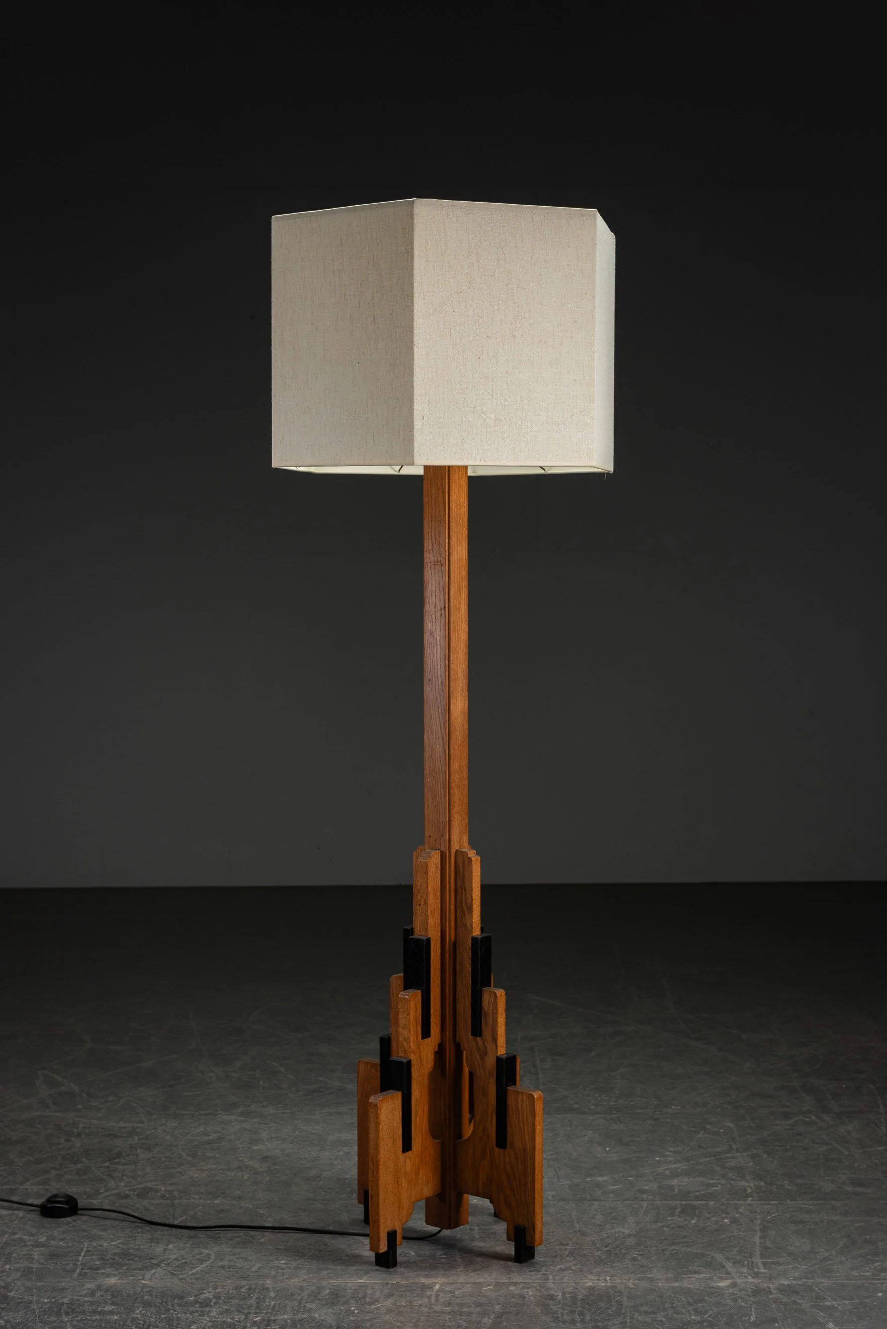 LI-2432024171127-Genneper-Molen-Amsterdamse-School-Standing-Lamp_05.jpg