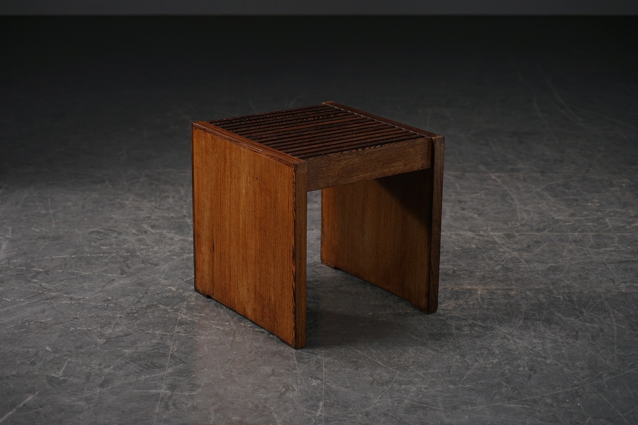SE-2942025201143-1960s-Modernist-Stool-Set_04.jpg
