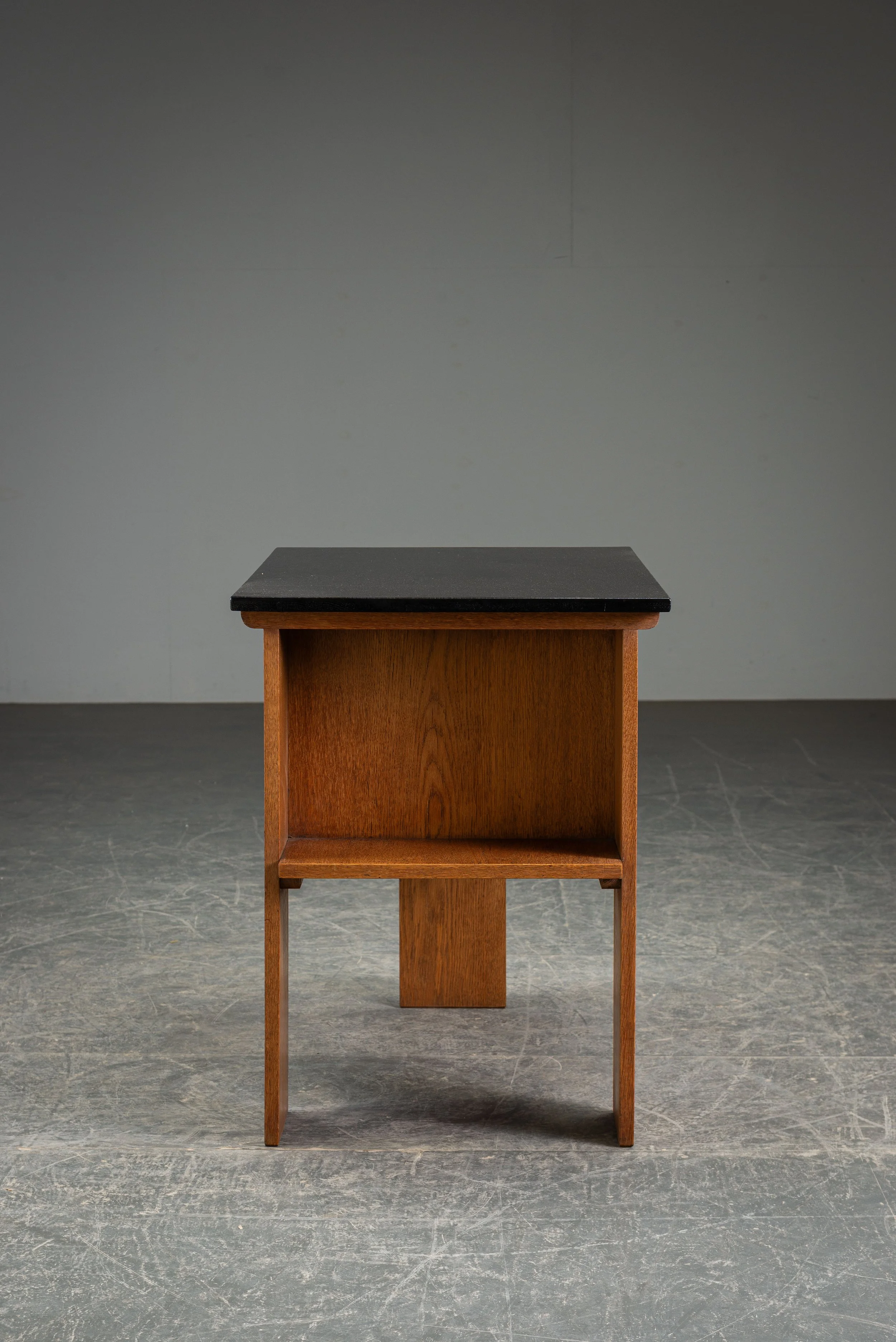 TA-2012026215905-Haagse-School-Side-Table-by-Cor-Alons_07.jpg