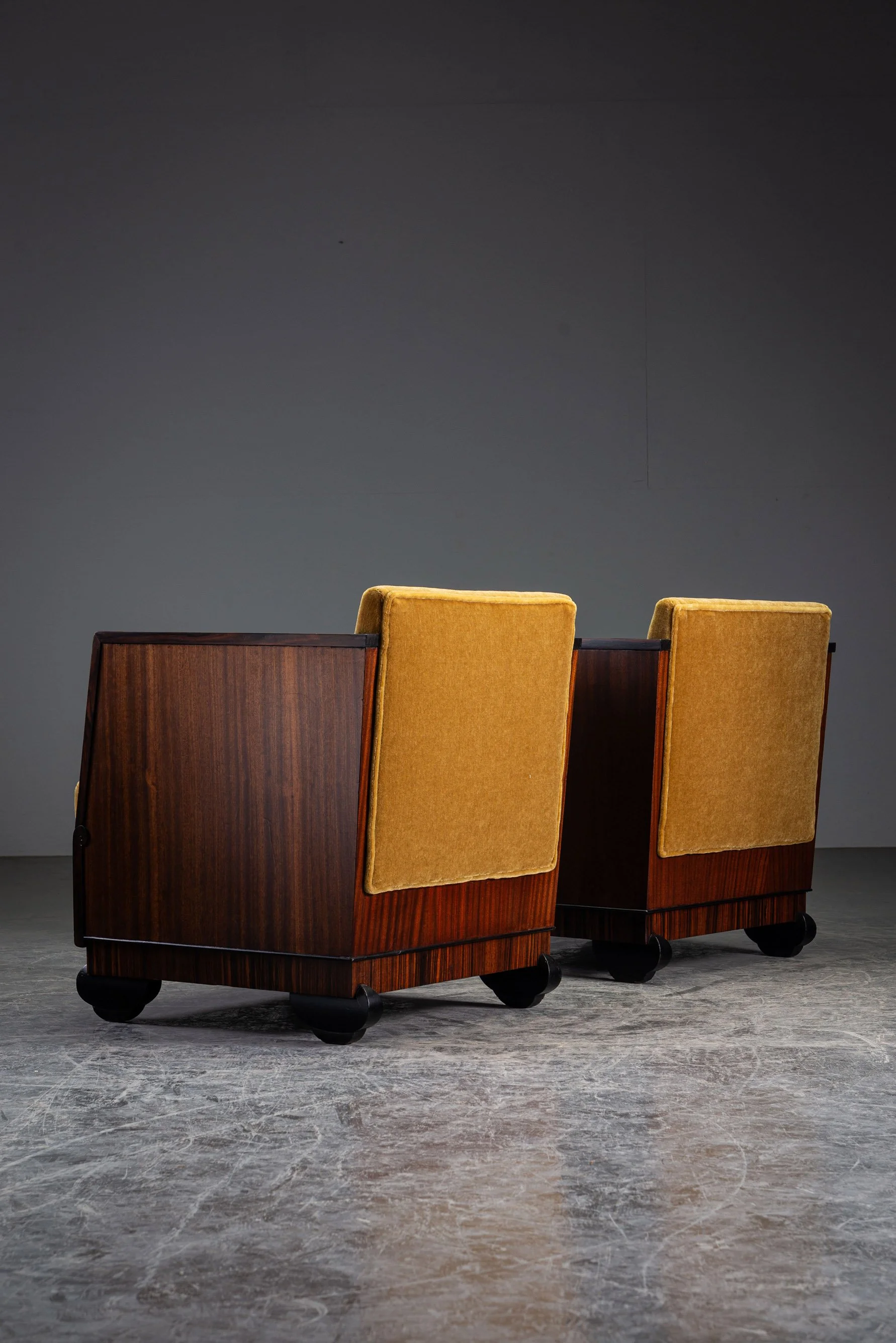 SE-852024131743+SE-1862024175941-1920s-Amsterdamse-School-Armchairs_05.jpg