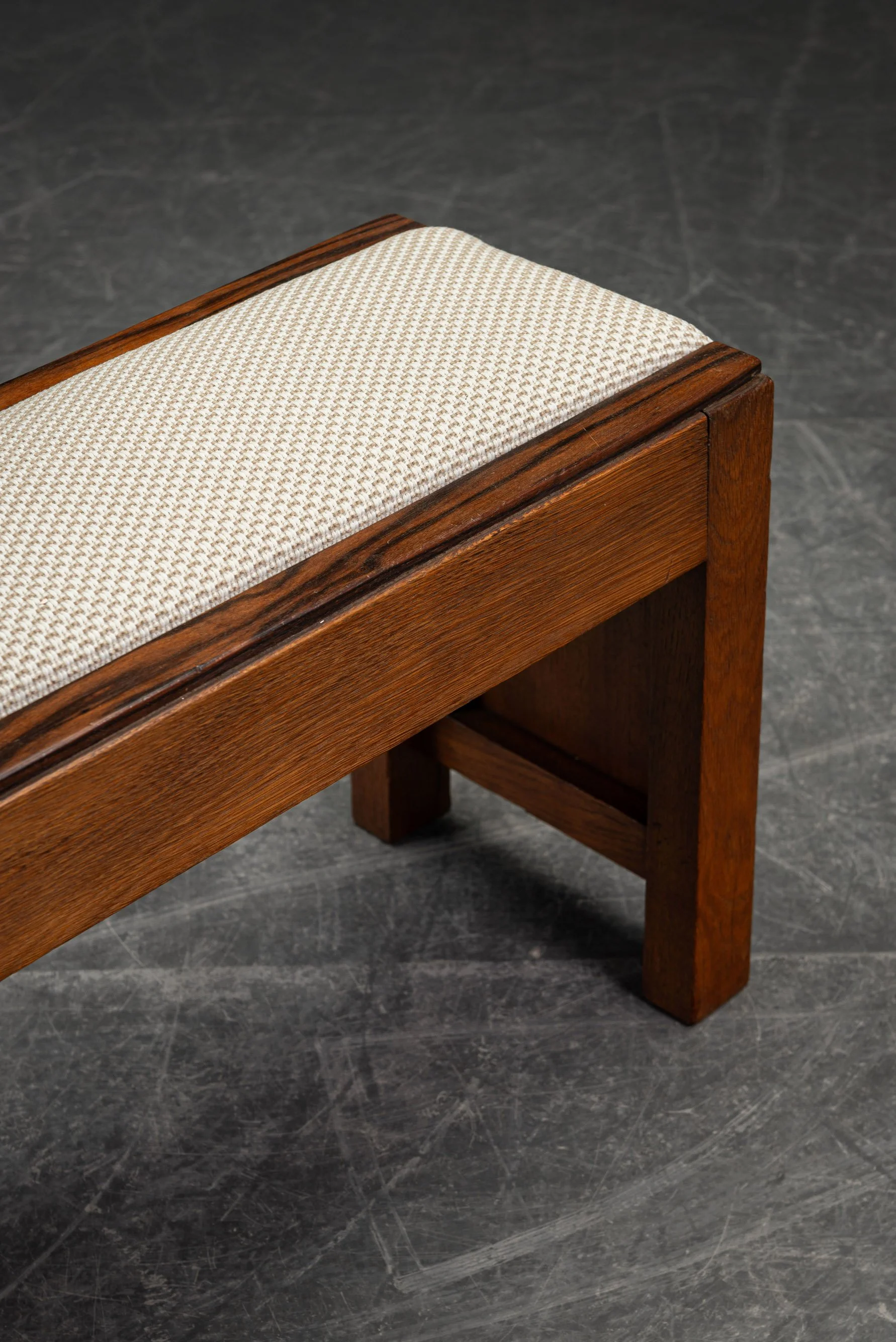 SE-2992026171356-1920s-Amsterdamse-School-Stool_02.jpg