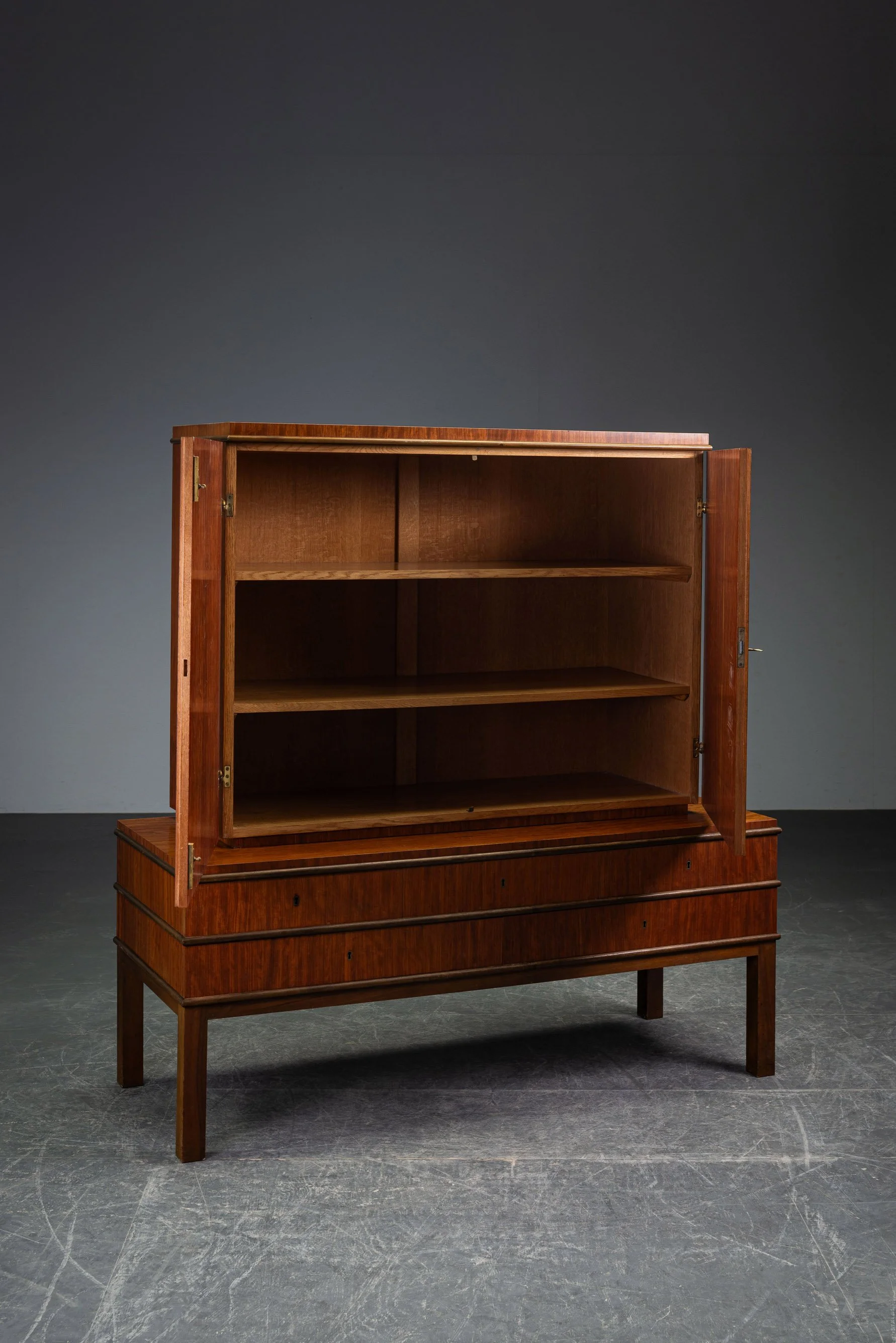 ST-1862026124858-1930s-Swedish-Grace-Cabinet_03.jpg