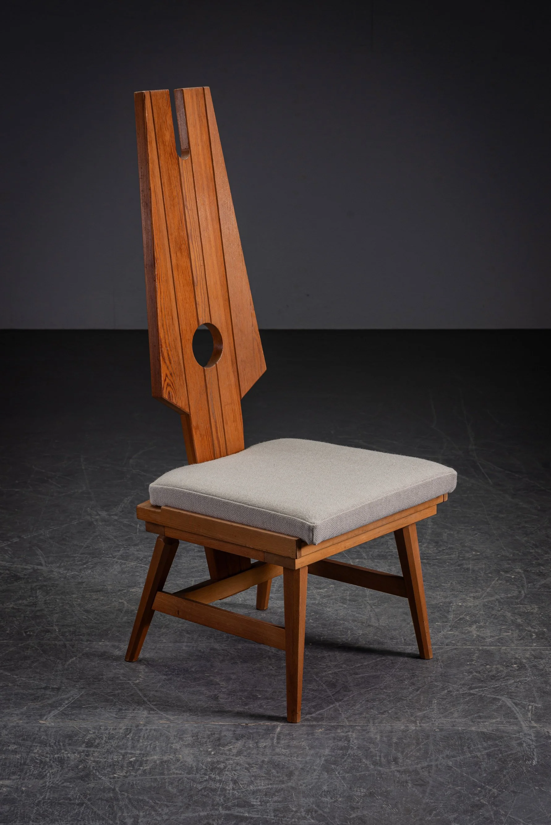 SE-131202394245-Brutalist-Low-Chair-Set_01.jpg