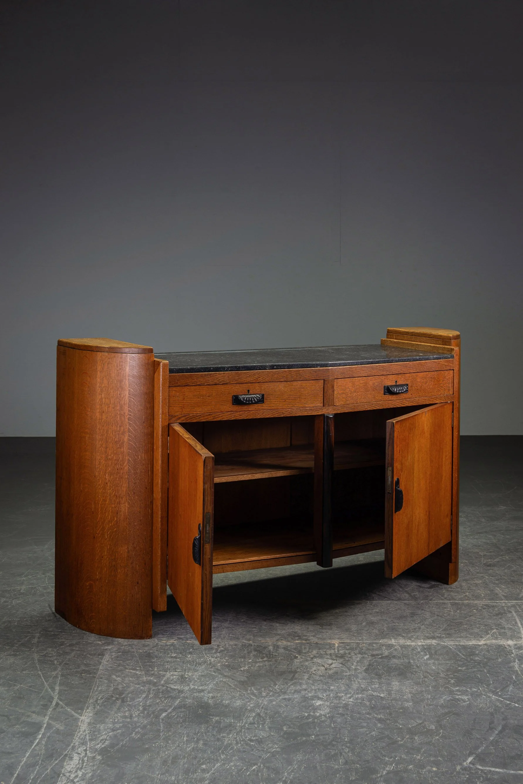 ST-1862026130400-1930s-Amsterdamse-School-Sideboard_02.jpg