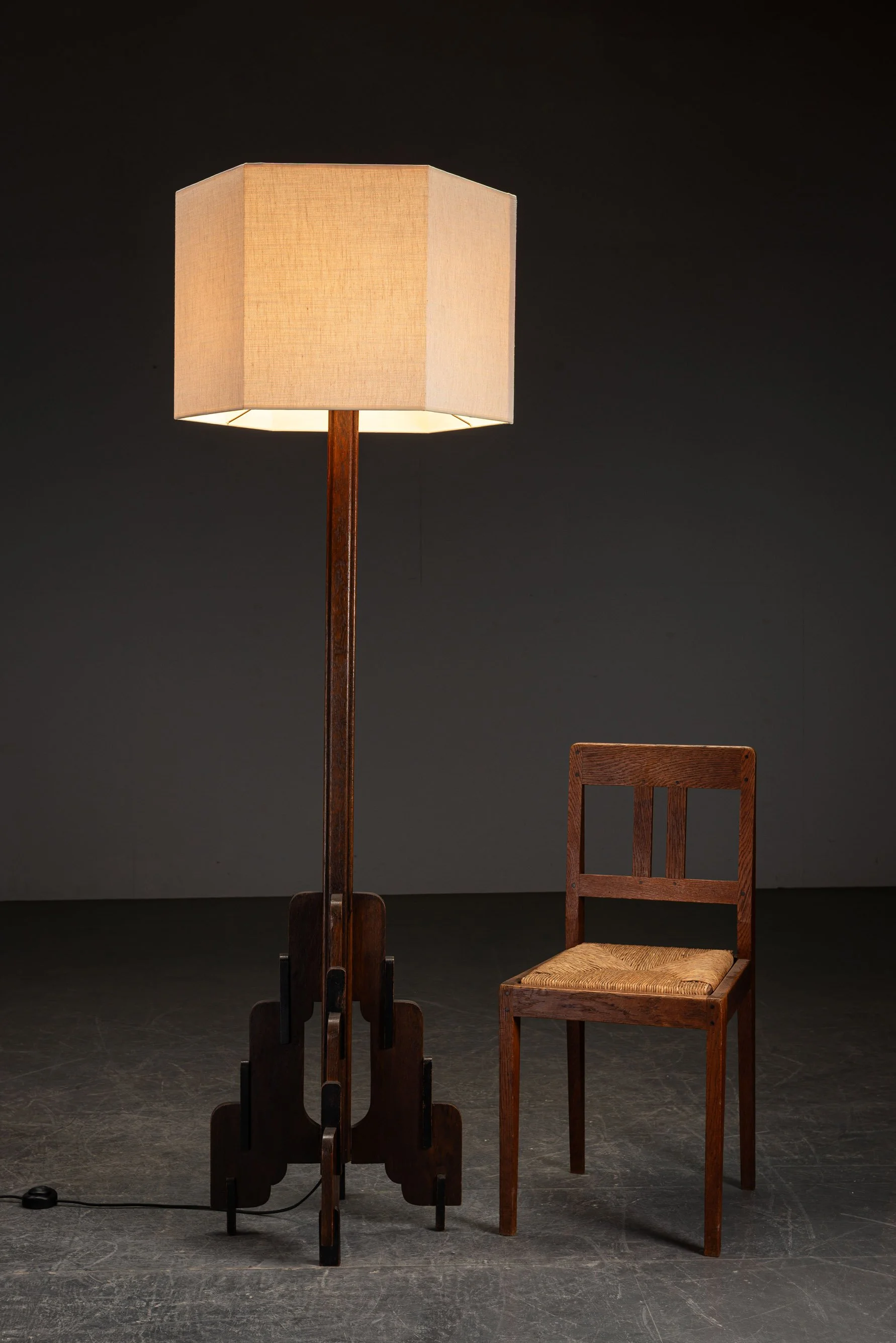 LI-2082024161812-1920s-Amsterdamse-School-Standing-Lamp_08.jpg