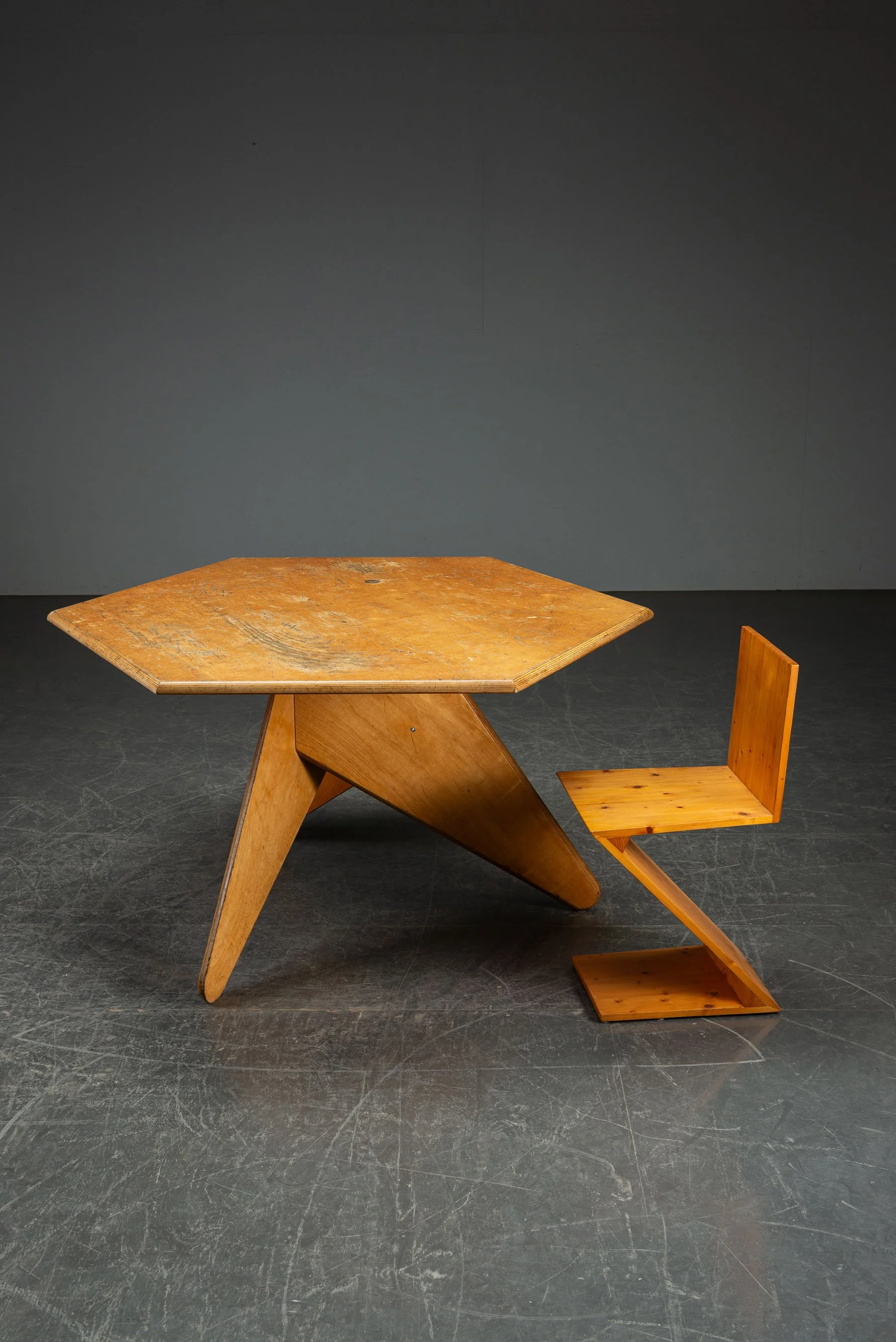 TA-2182024205713-Architectural-Dining-Table-by-Sjoerd-Soeters_02.jpg