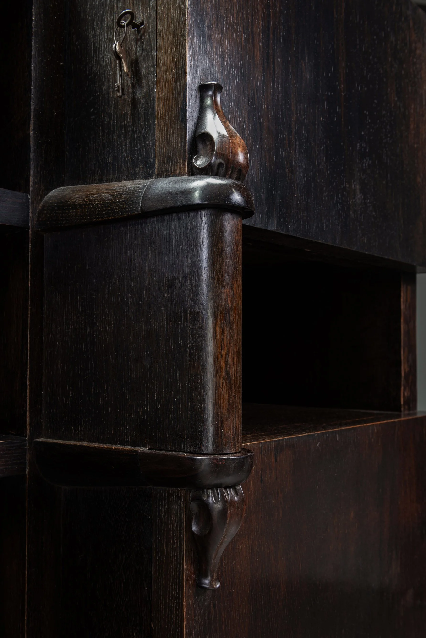 ST-1862026130213-1920s-Amsterdamse-School-Sideboard-by-Architect-Piet-Kramer_08.jpg