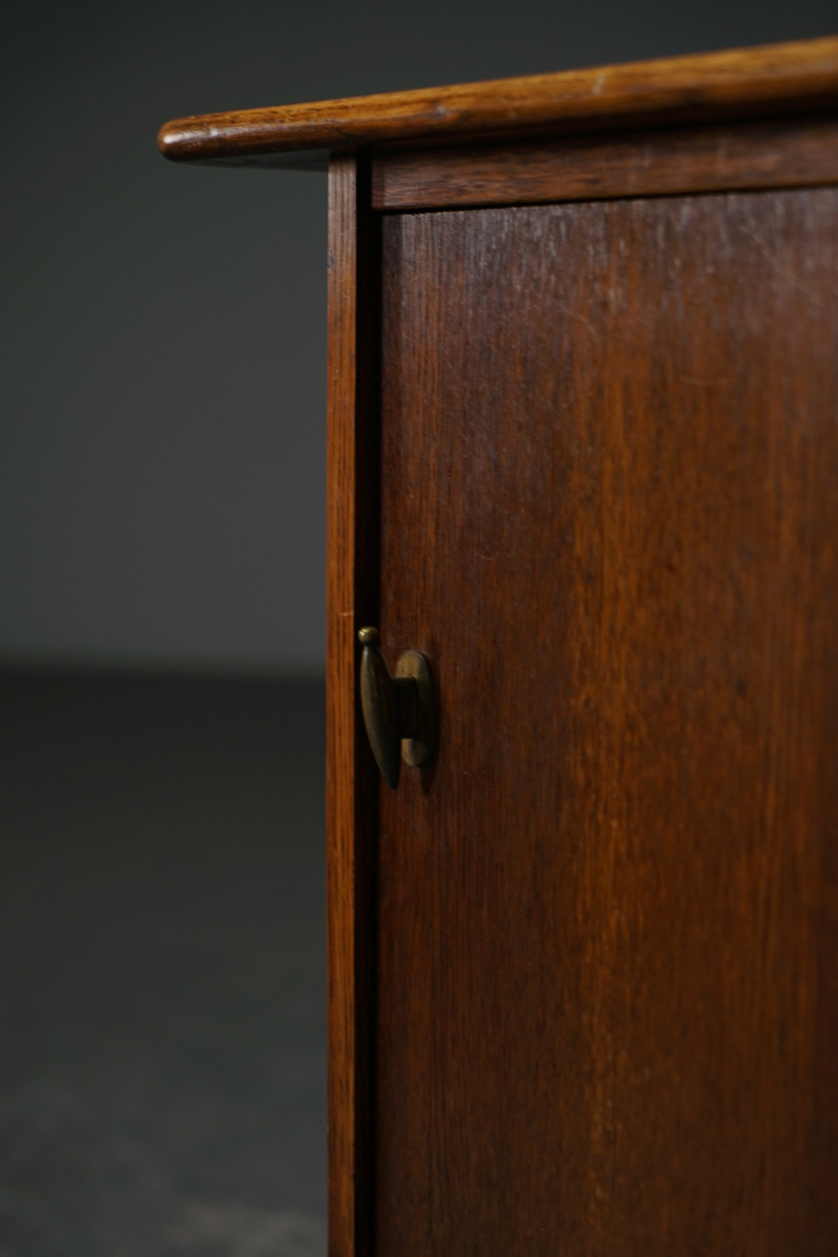 TA-1862025190425-Amsterdamse-School-Nightstands-by-Willem-Penaat_18.jpg