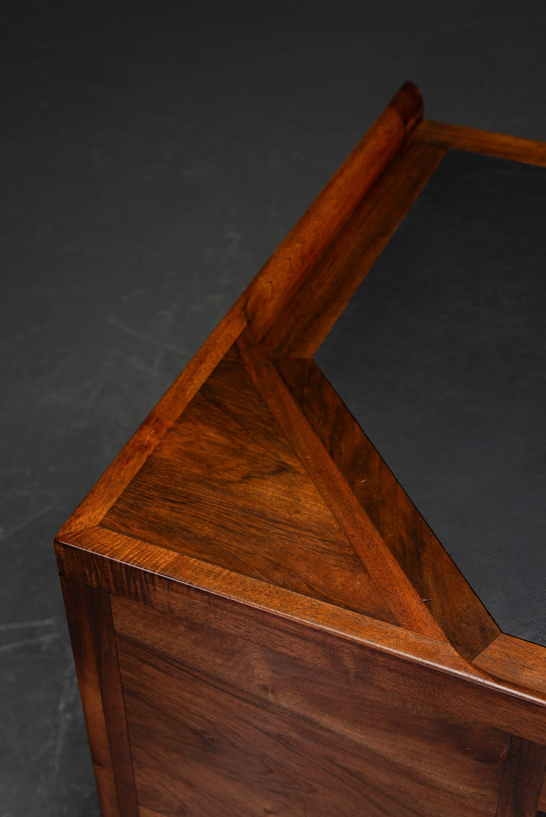 TA-242024214127-1920s-Amsterdamse-School-Desk_14.jpg