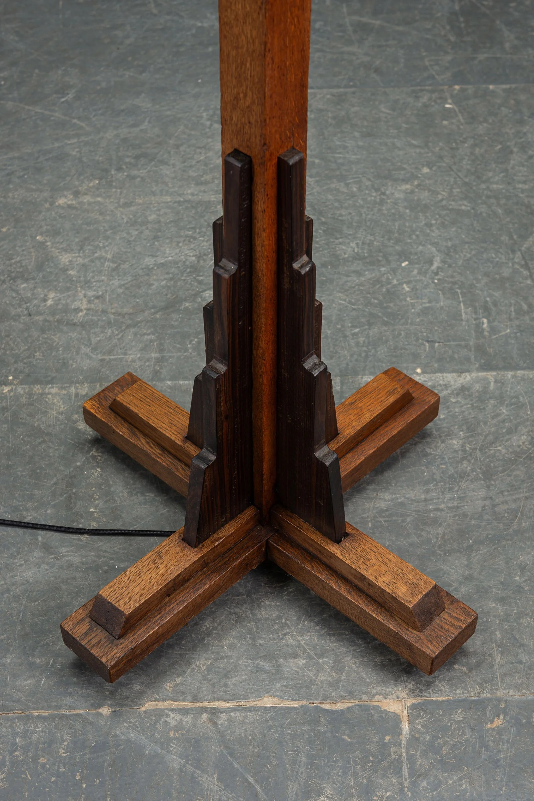 LI-2422026154224-1930s-Amsterdamse-School-Standing-Lamp_10.jpg