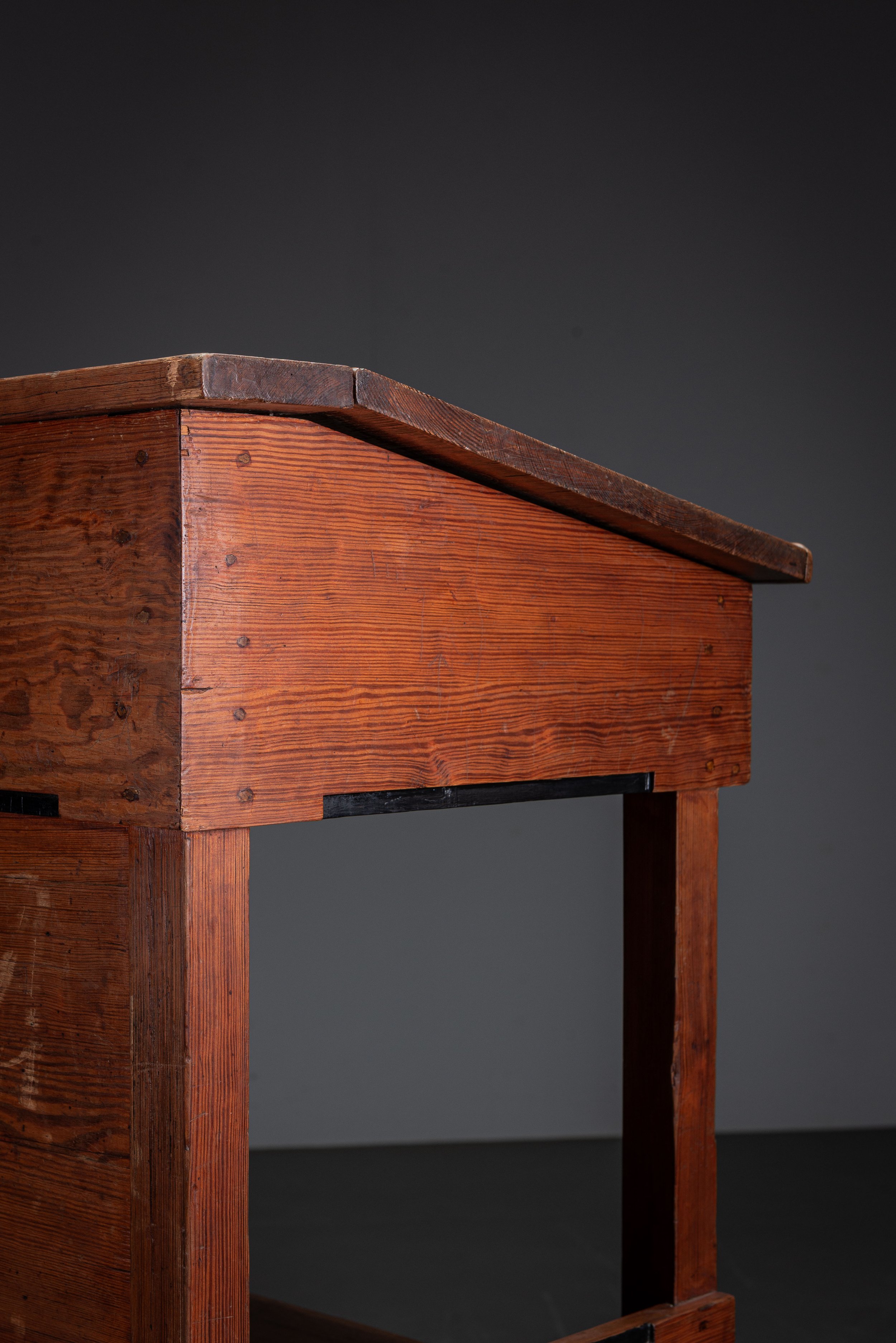 TA-27102025180825-Architectural-Lectern-or-Drawing-Table-with-Stool_07.jpg