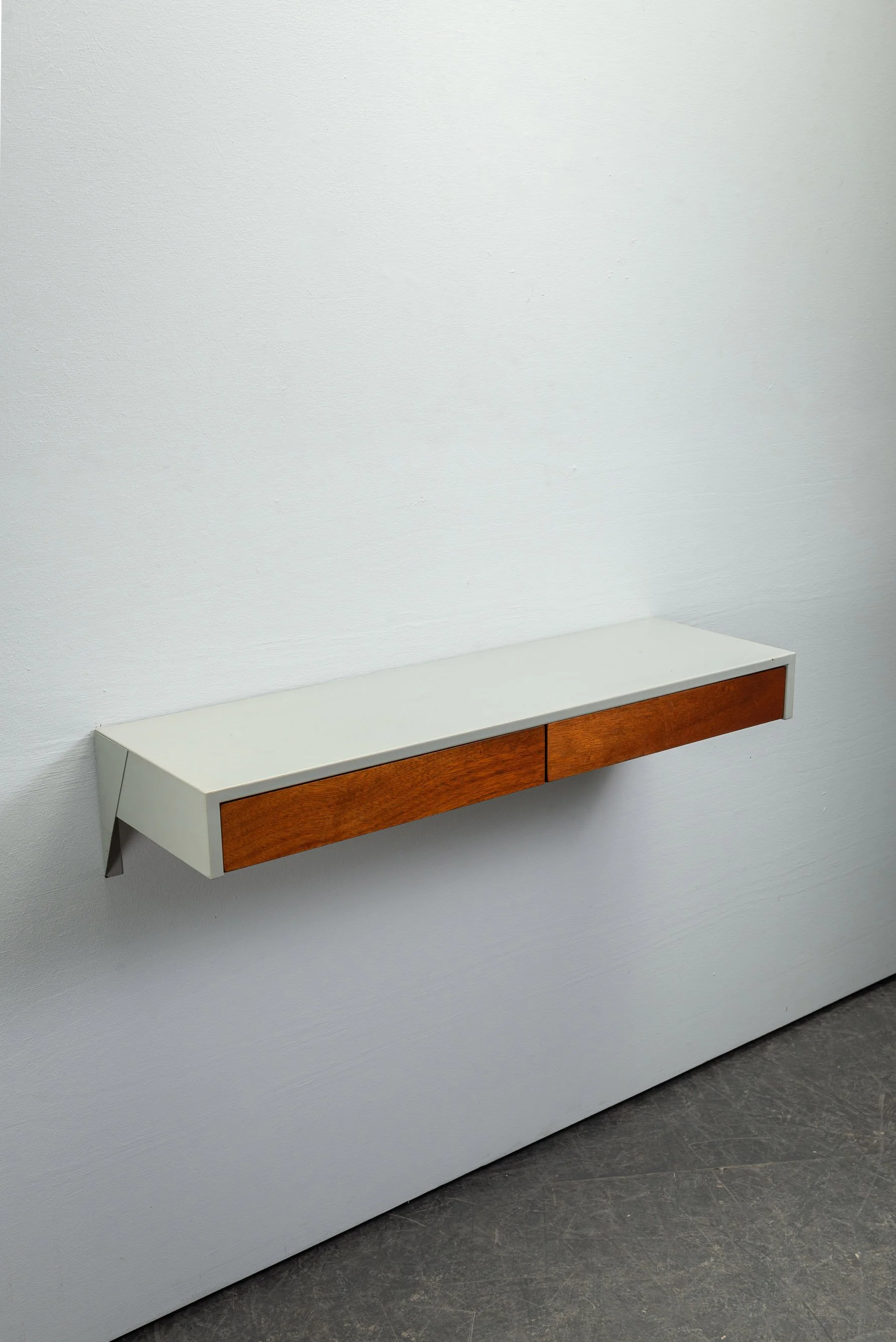 ST-1122026143544-Minimalist-Spectrum-Shelving-by-Martin-Visser_04.jpg