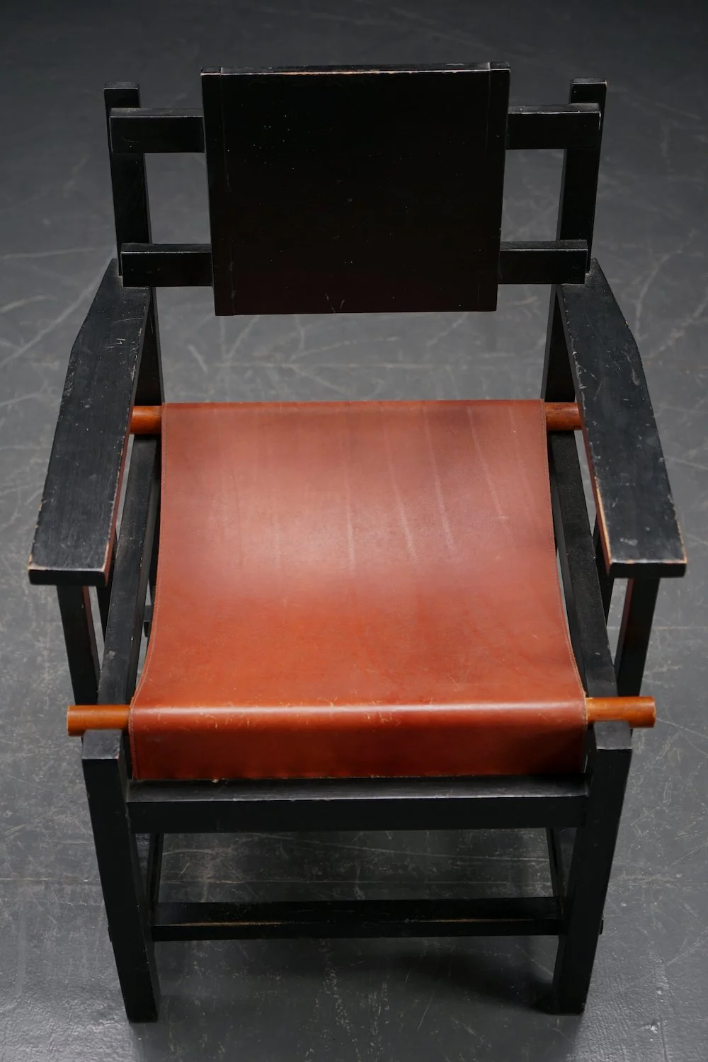 SE-1322023111946-1920s-Armchair-by-J.W.-Uiterwaal_17.JPG