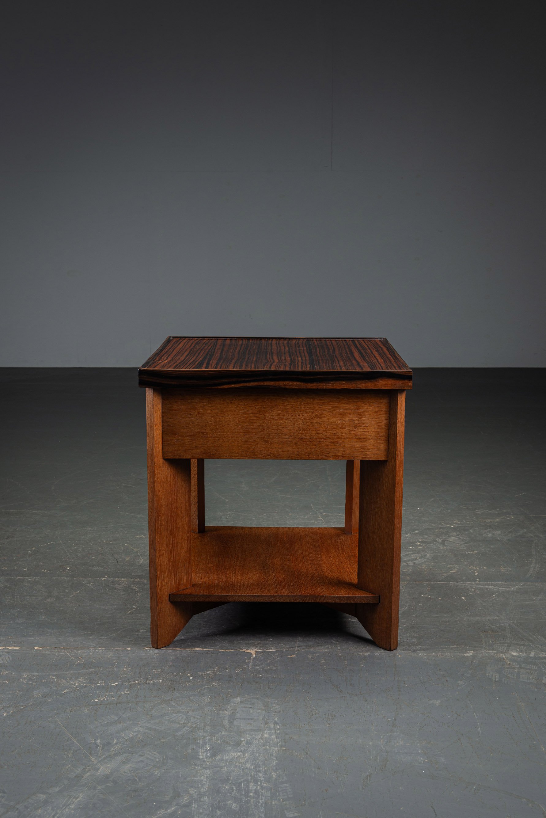 TA-162026184323-1920s-Haagse-School-Side-Table_09.jpg