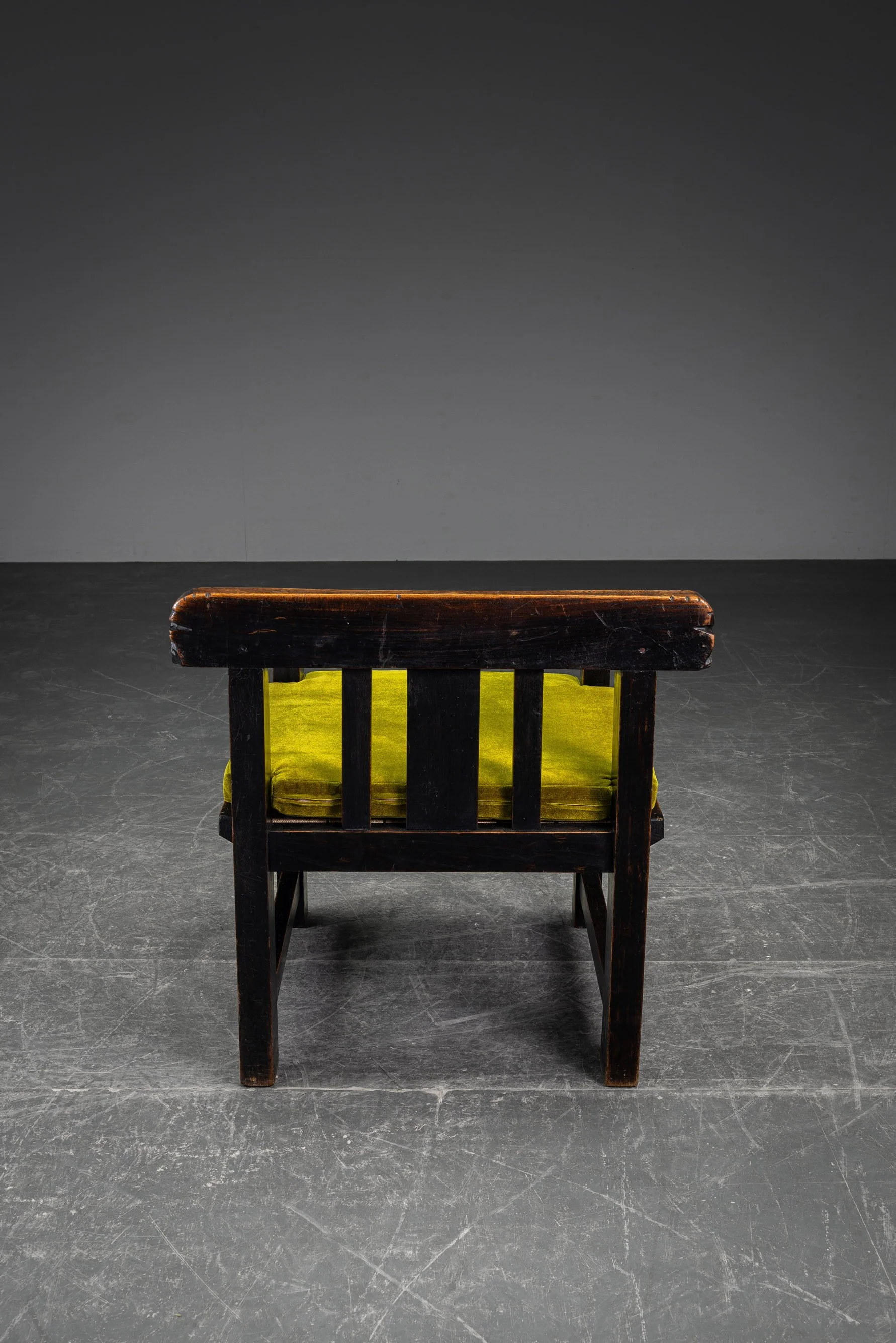 SE-6102026132624-circa-1915-Amsterdamse-School-Armchair_09.jpg