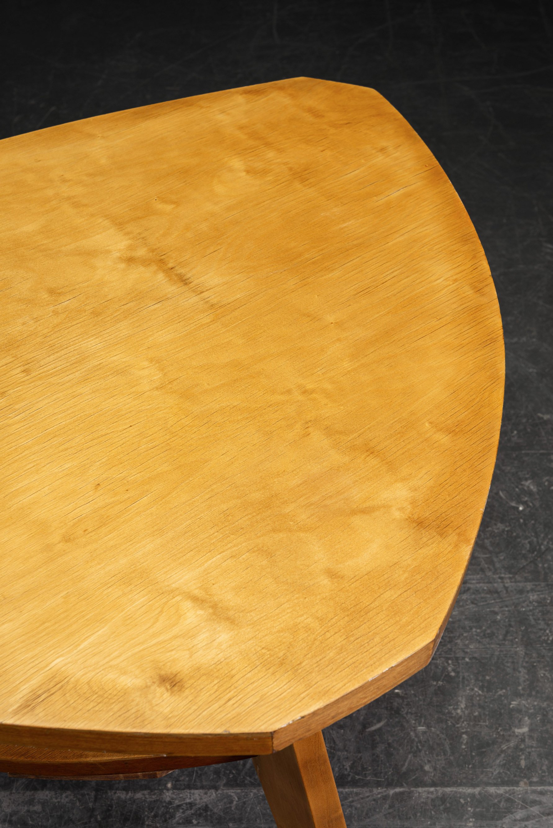 TA-892026130611-1940s-Modernist-Coffee-Table_05.jpg