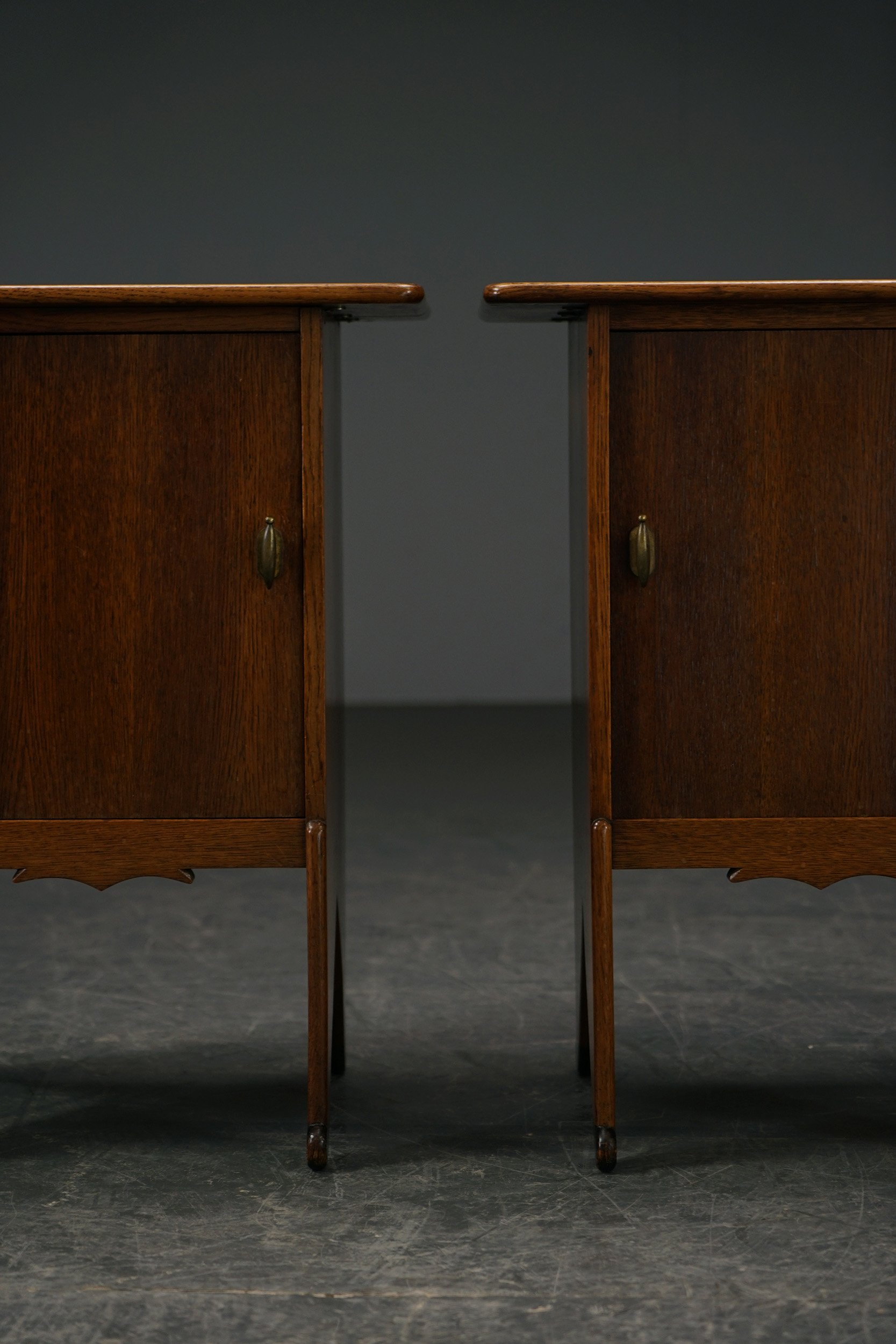 TA-1862025190425-Amsterdamse-School-Nightstands-by-Willem-Penaat_08.jpg
