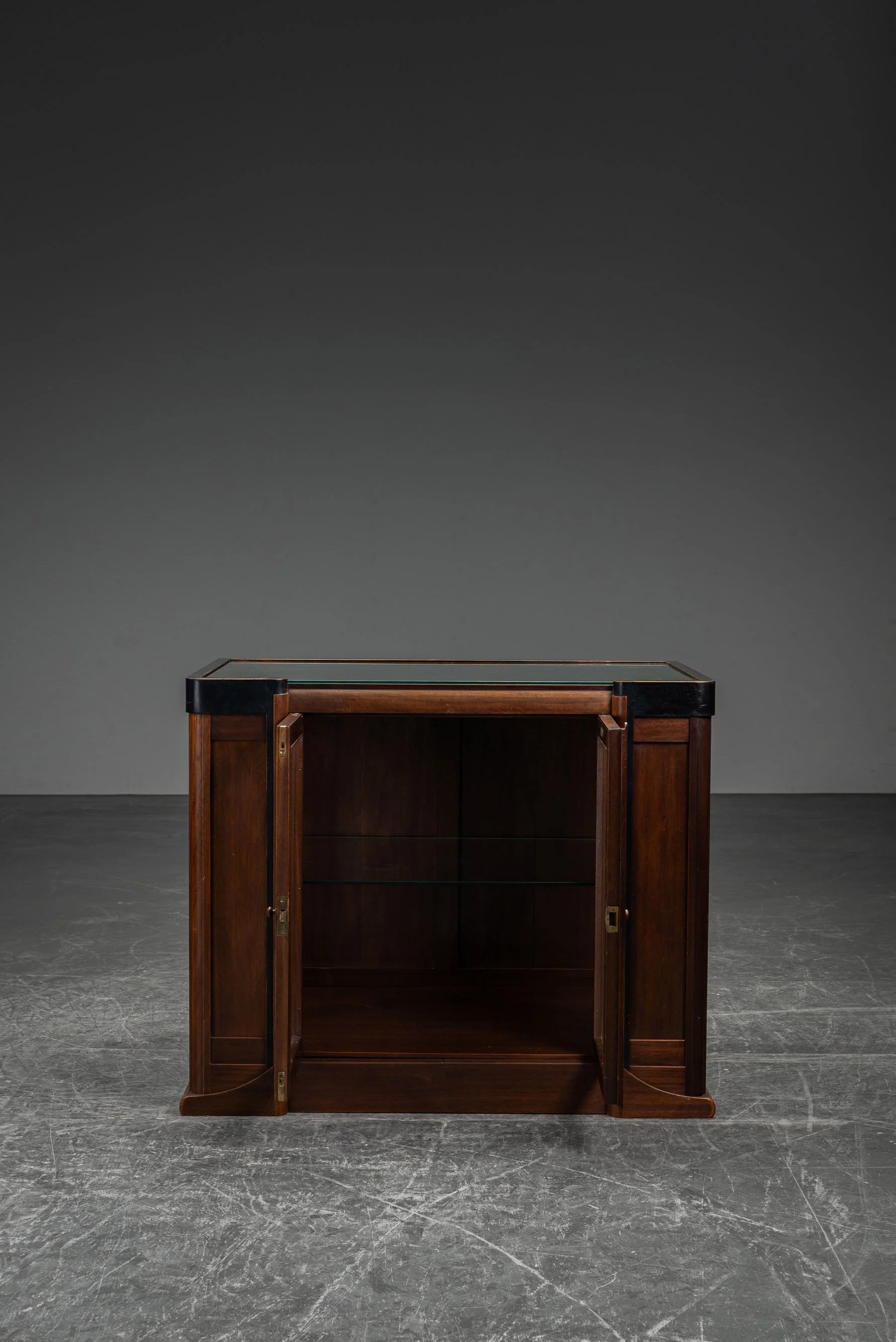 ST-2992026182315-1920s-Amsterdamse-School-Cabinet_08.jpg