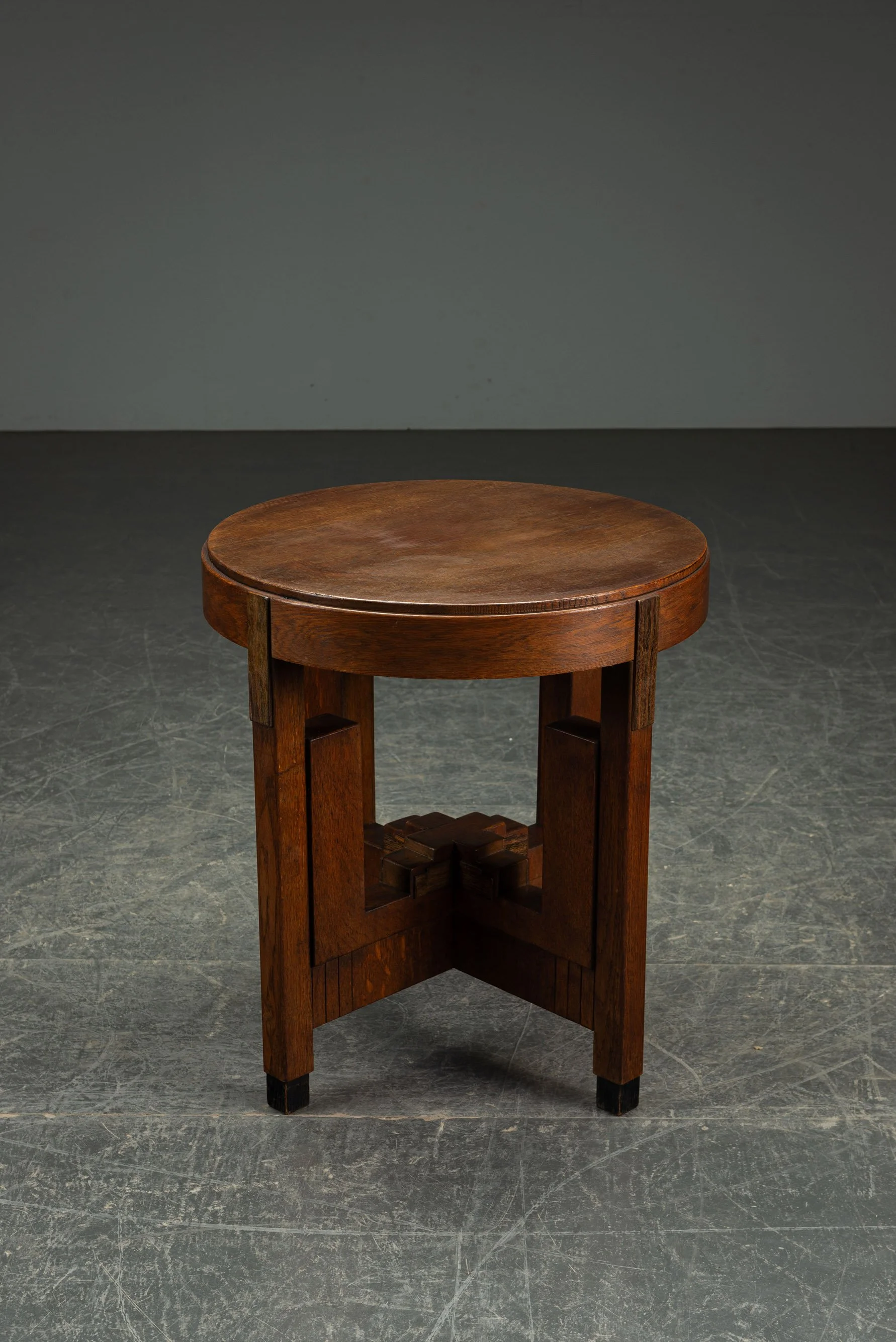 TA-4122025131828-1920s-Amsterdamse-School-Side-Table_02.jpg