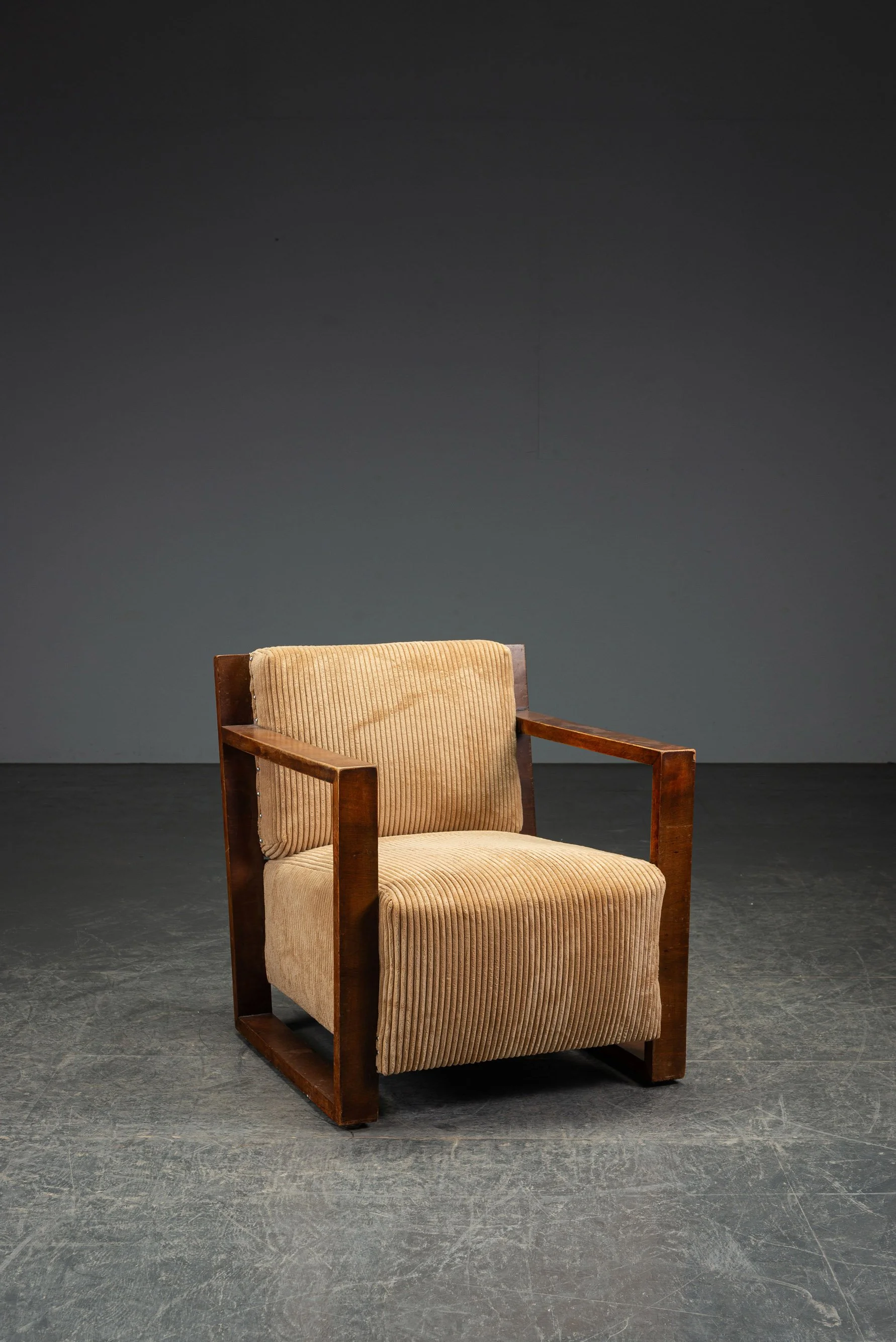 SE-232026120720-1940s-Modernist-Armchair_03.jpg