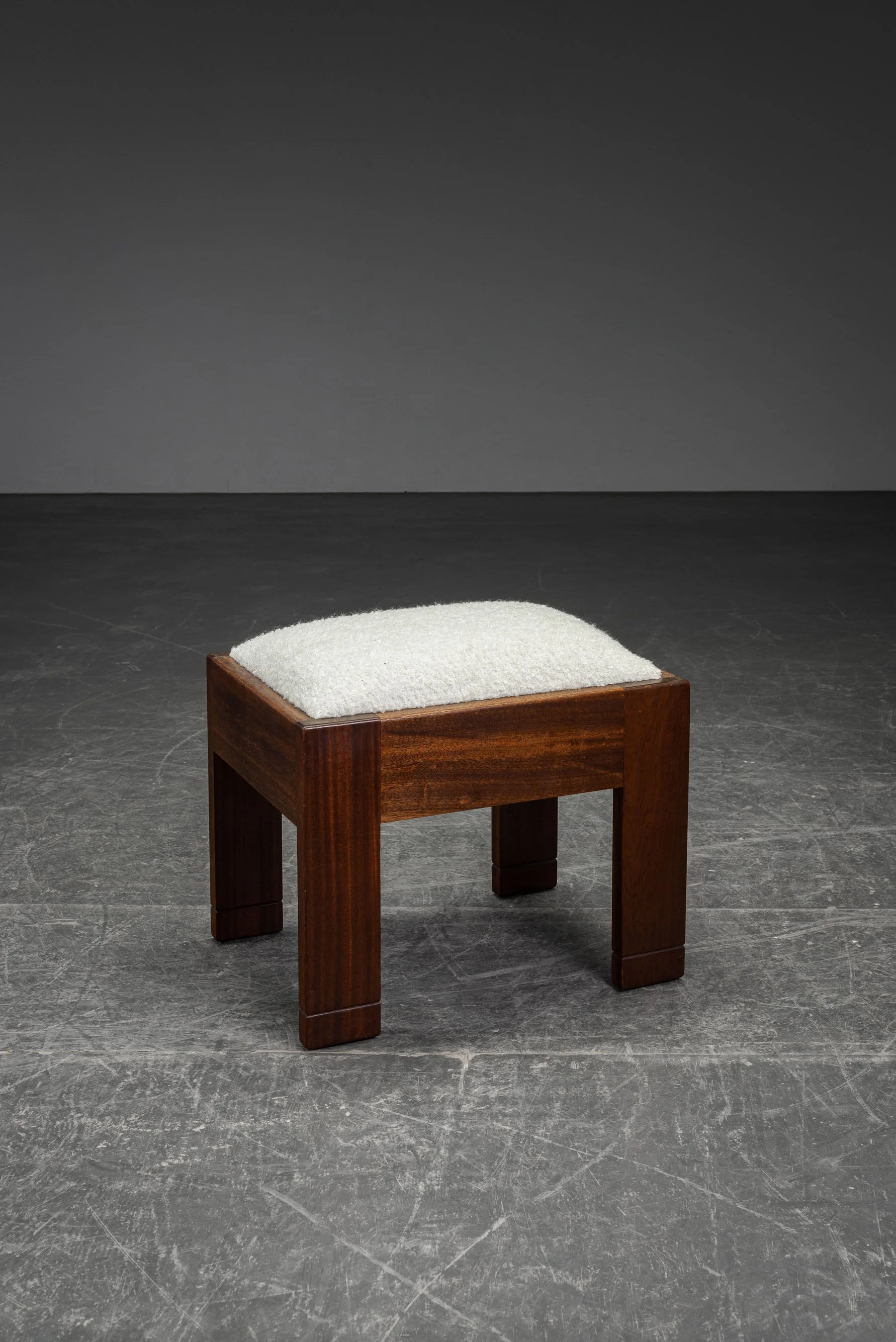 SE-2992026173955-1920s-Modernist-Stool_01.jpg