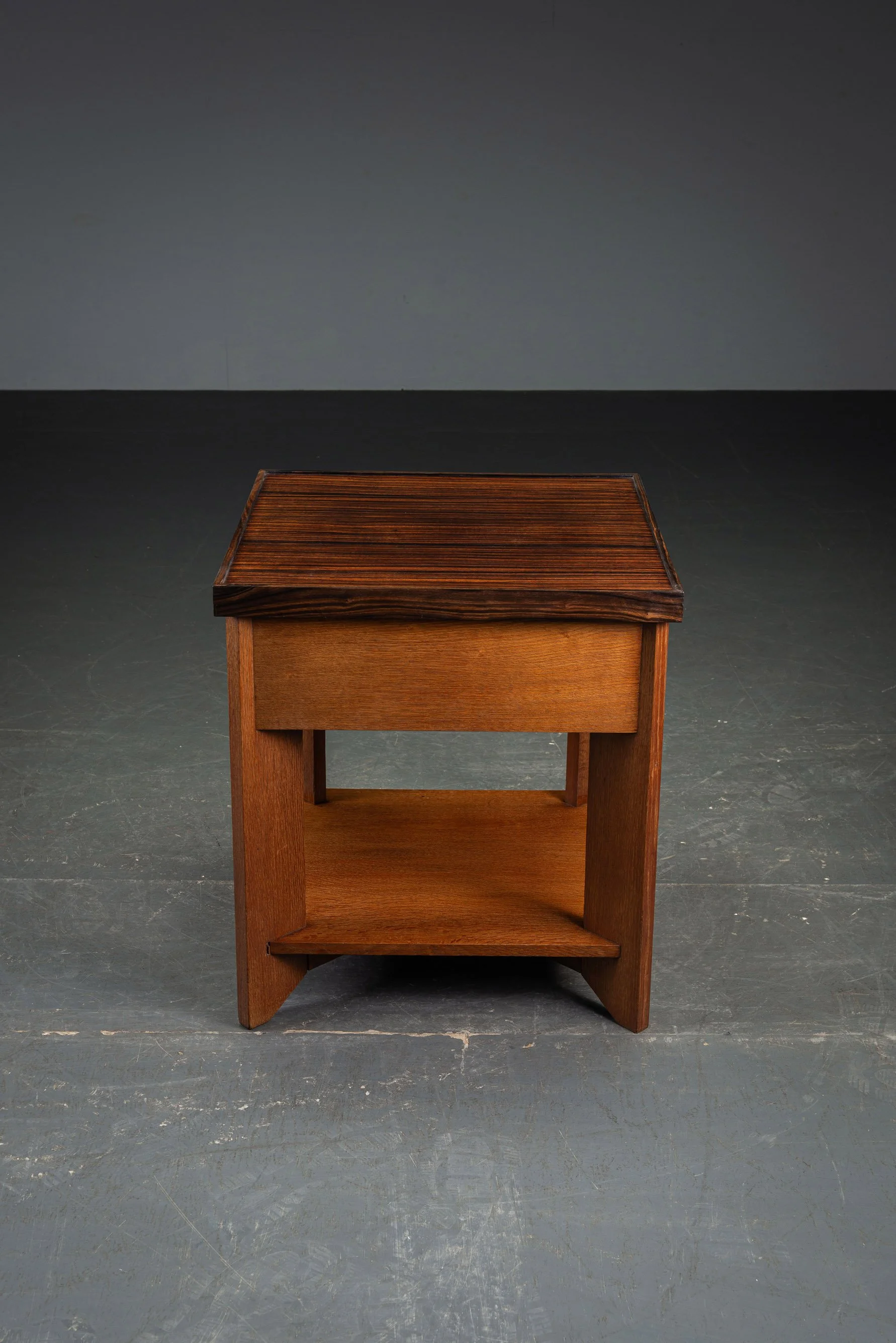 TA-162026184323-1920s-Haagse-School-Side-Table_04.jpg