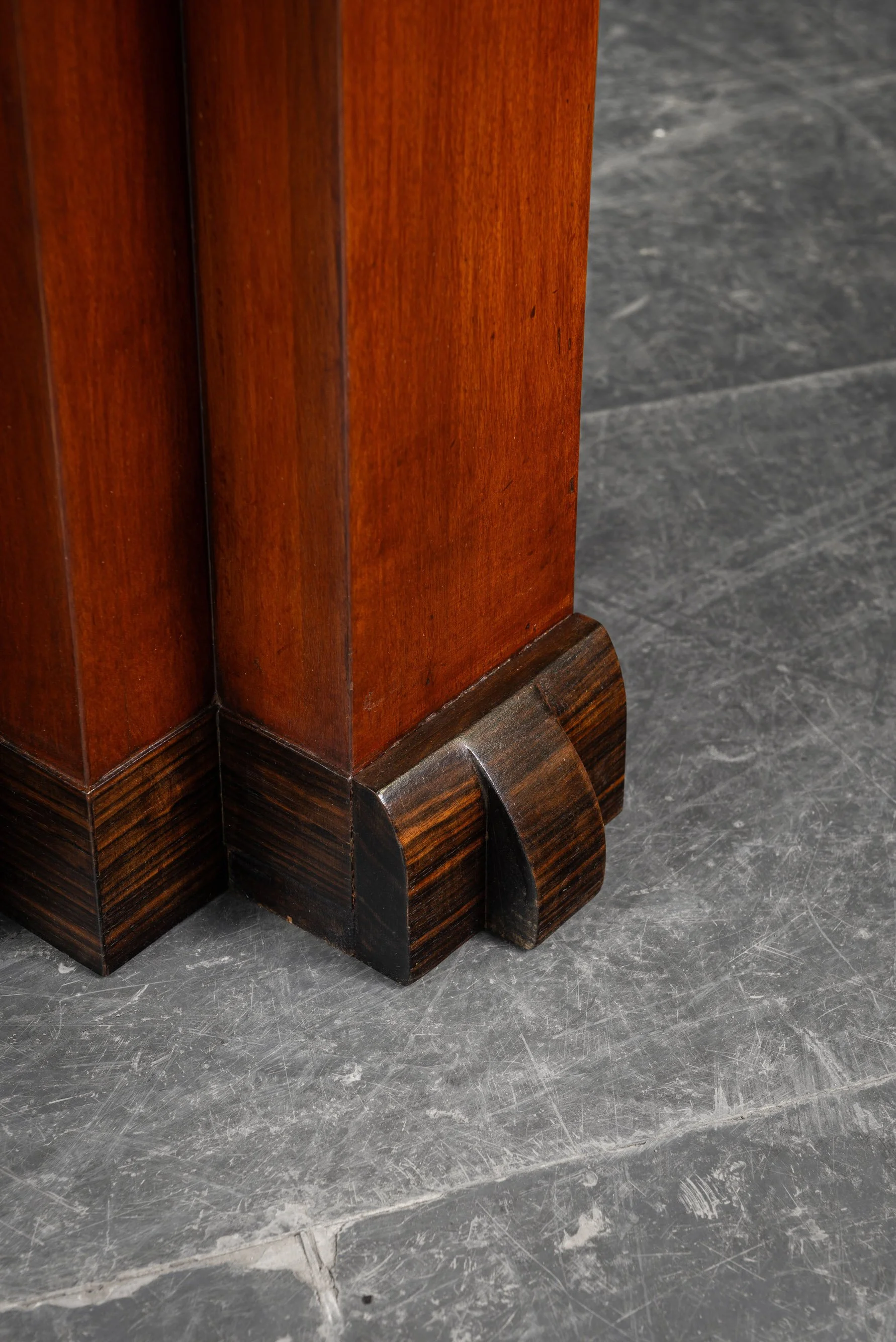 TA-2992026174659-1920s-Amsterdamse-School-Side-Table_05.jpg