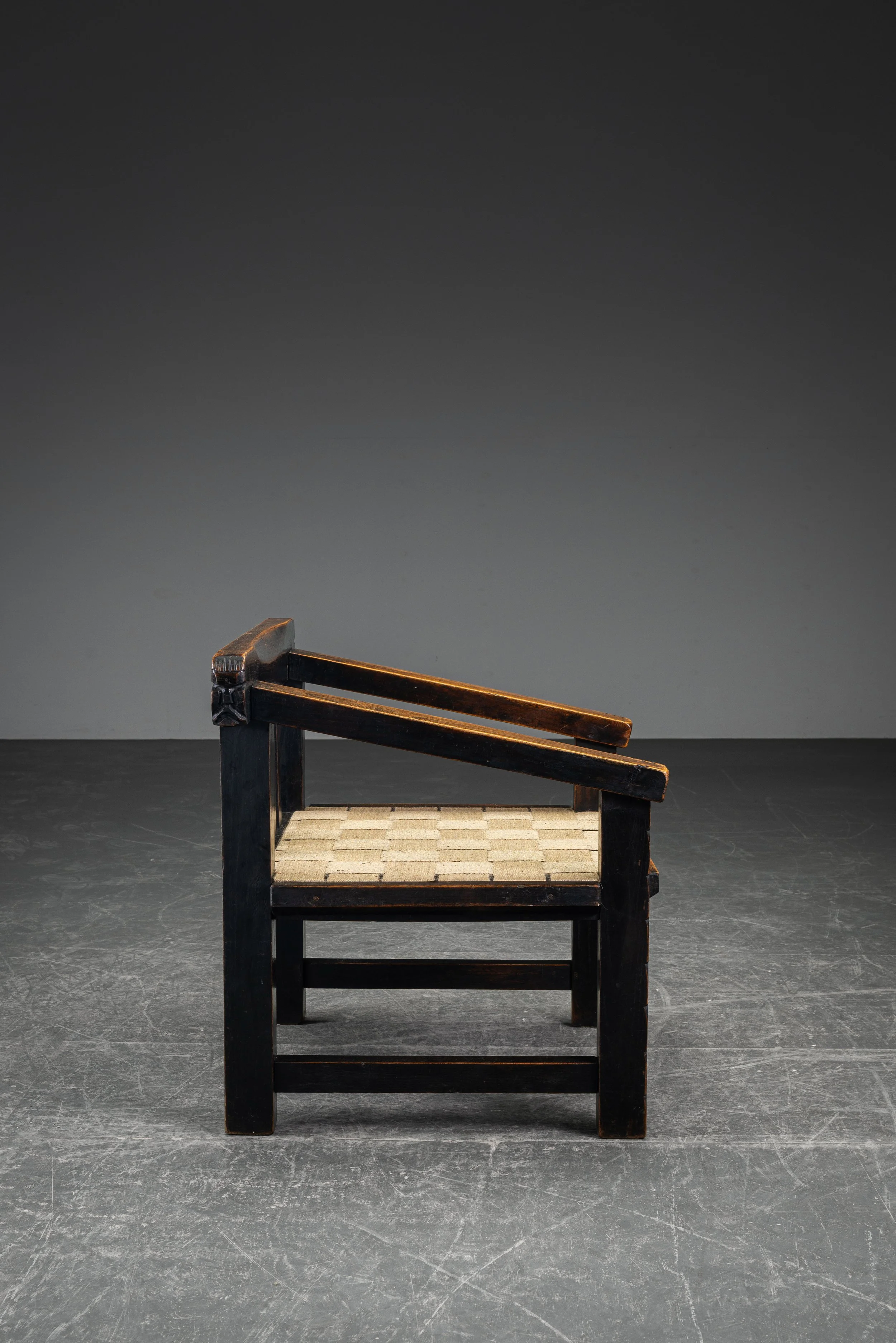 SE-6102026132624-circa-1915-Amsterdamse-School-Armchair_05.jpg