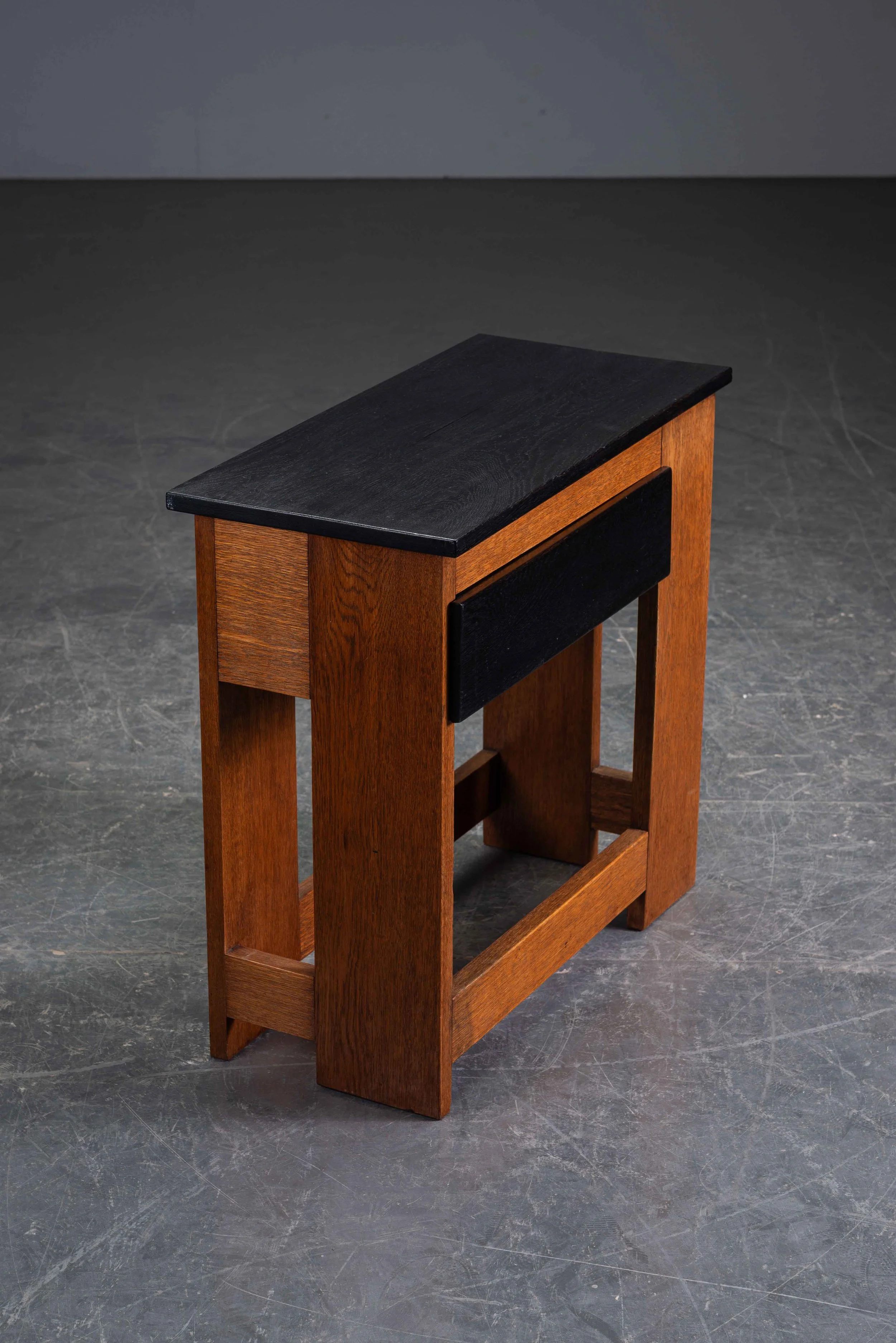 TA-3072025232027-1920s-Haagse-School-Side-Table-by-Cor-Alons_05.jpg