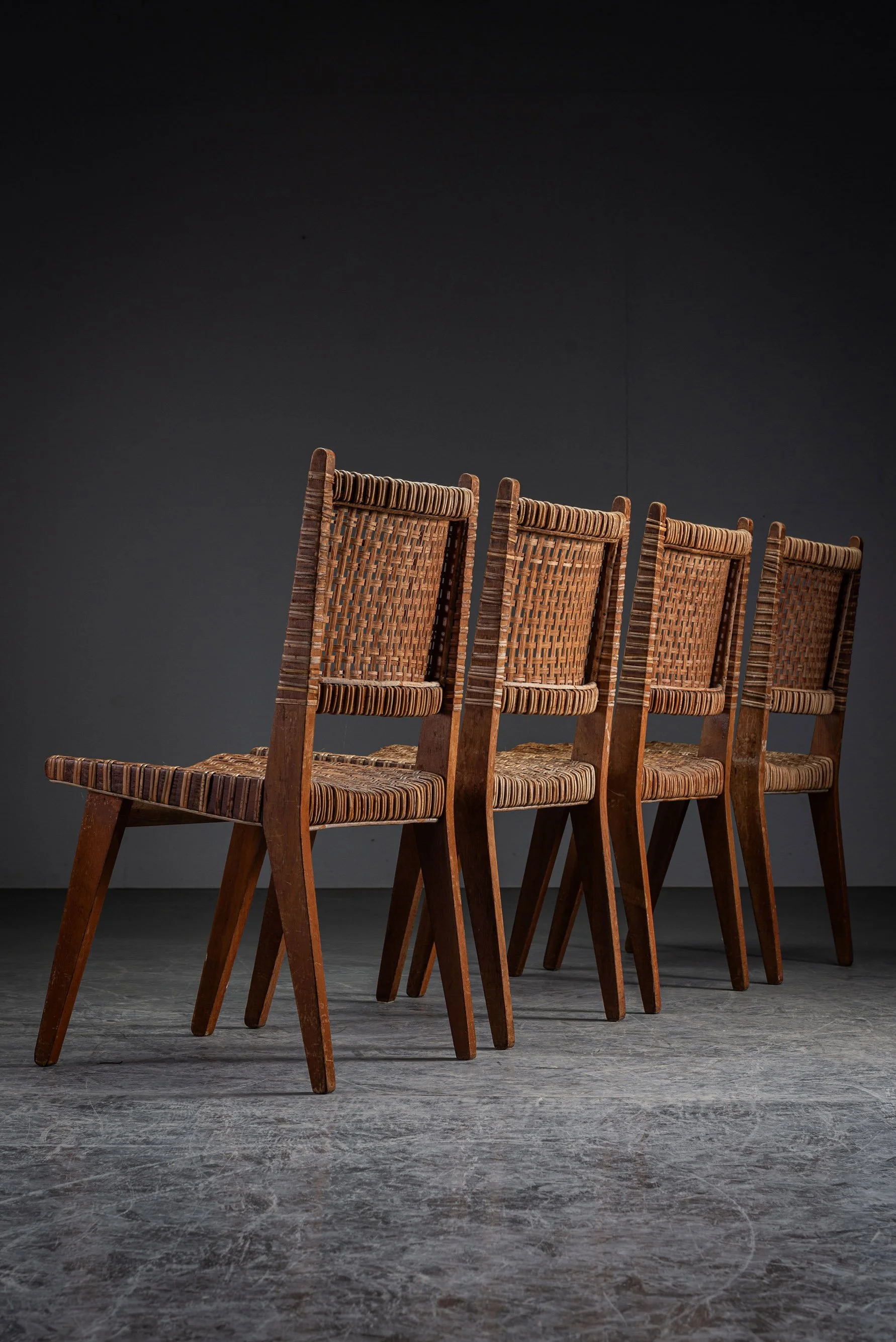 SE-2082025163236-Rohe-Modernist-Dining-Chair-Set_18.jpg