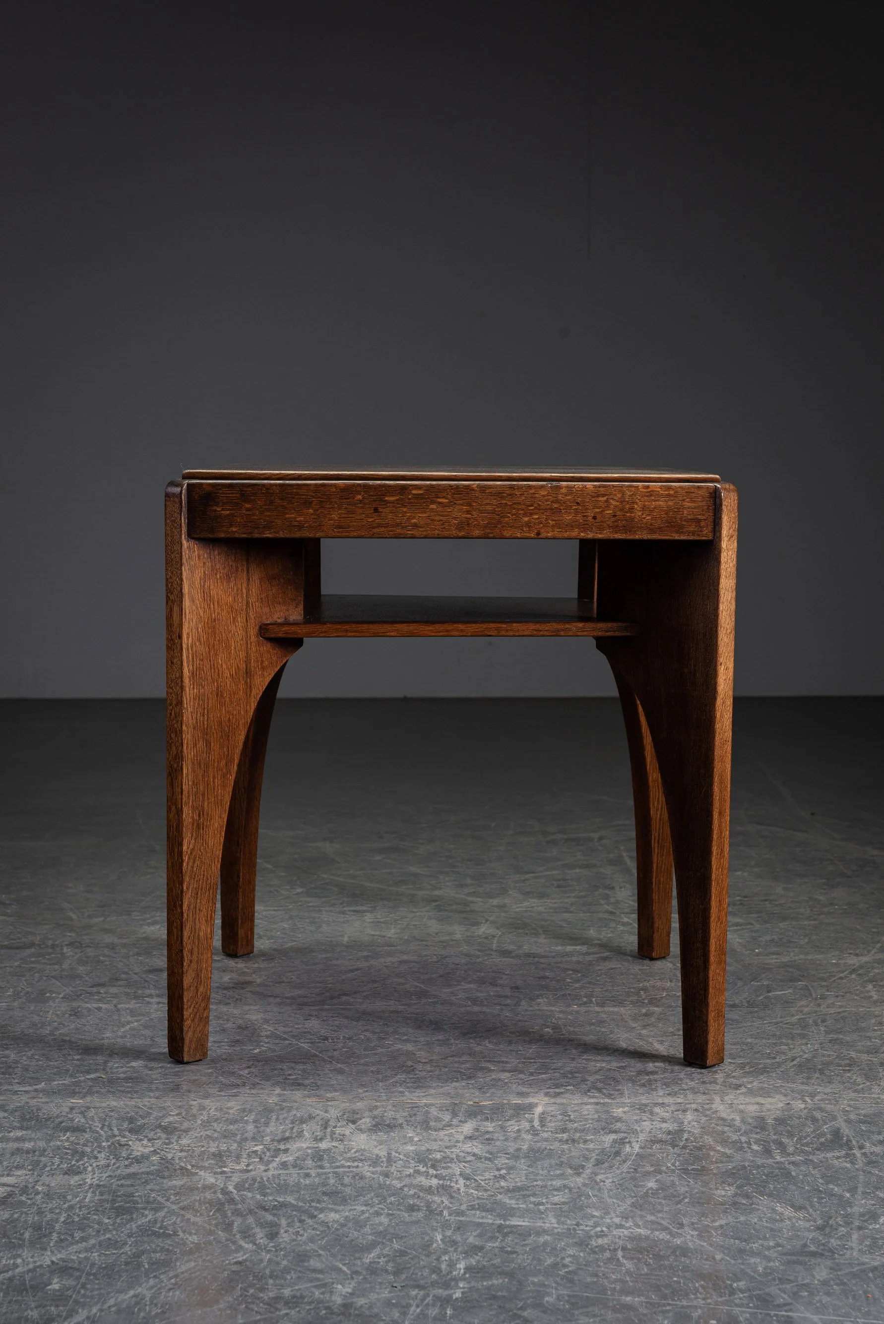 TA-582025202743-1920s-Amsterdamse-School-Side-Table_05.jpg