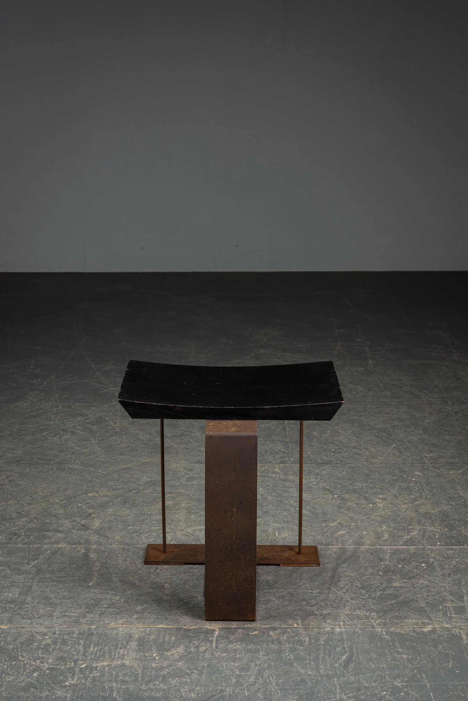 SE-232026221348-Modernist-Stool-by-Pierre-Chareau_08.jpg