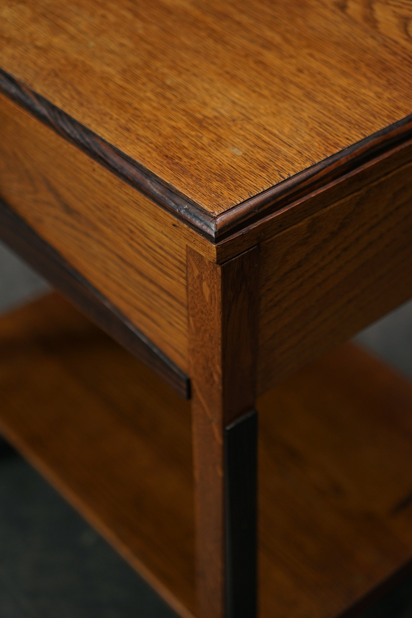 TA-1862025193113-1930s-Amsterdamse-School-Side-Table_09.jpg