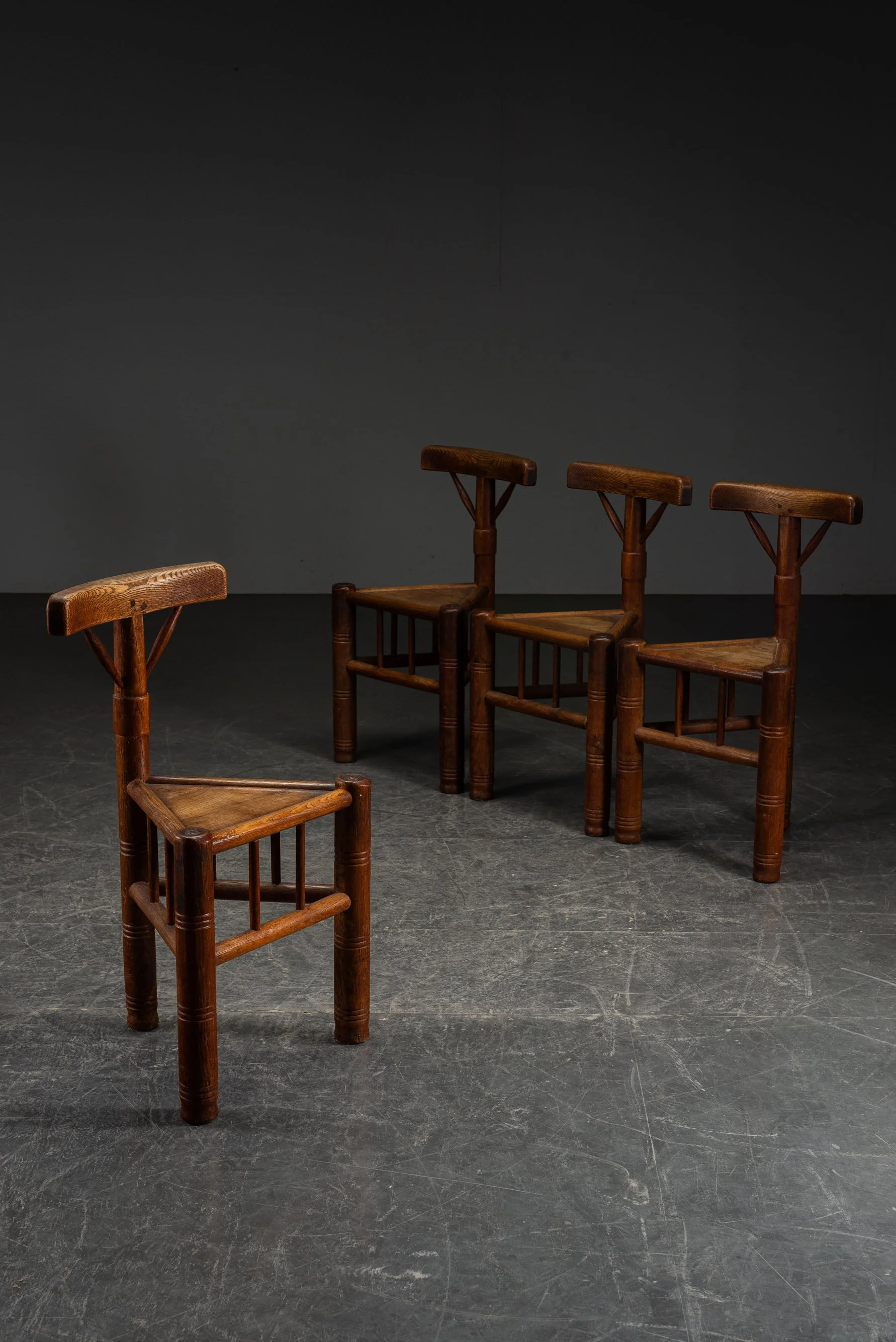 SE-3112025185209-1960s-Tripod-Chair-Set_01.jpg
