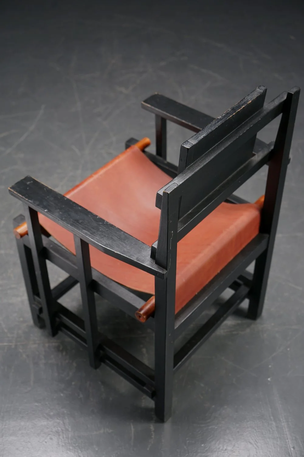 SE-1322023111946-1920s-Armchair-by-J.W.-Uiterwaal_15.JPG