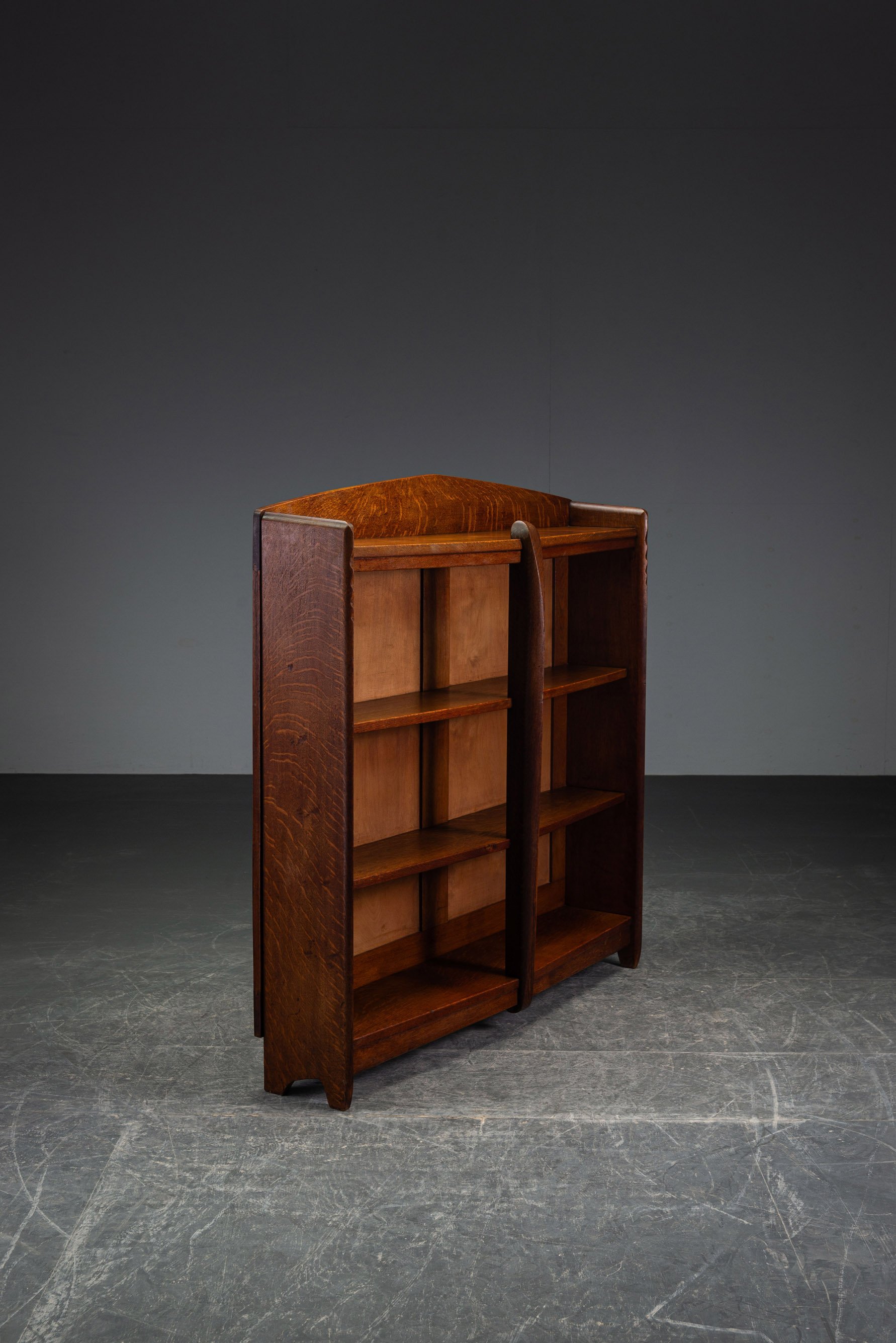 ST-1862026130518-1920s-Amsterdamse-School-Shelving_03.jpg