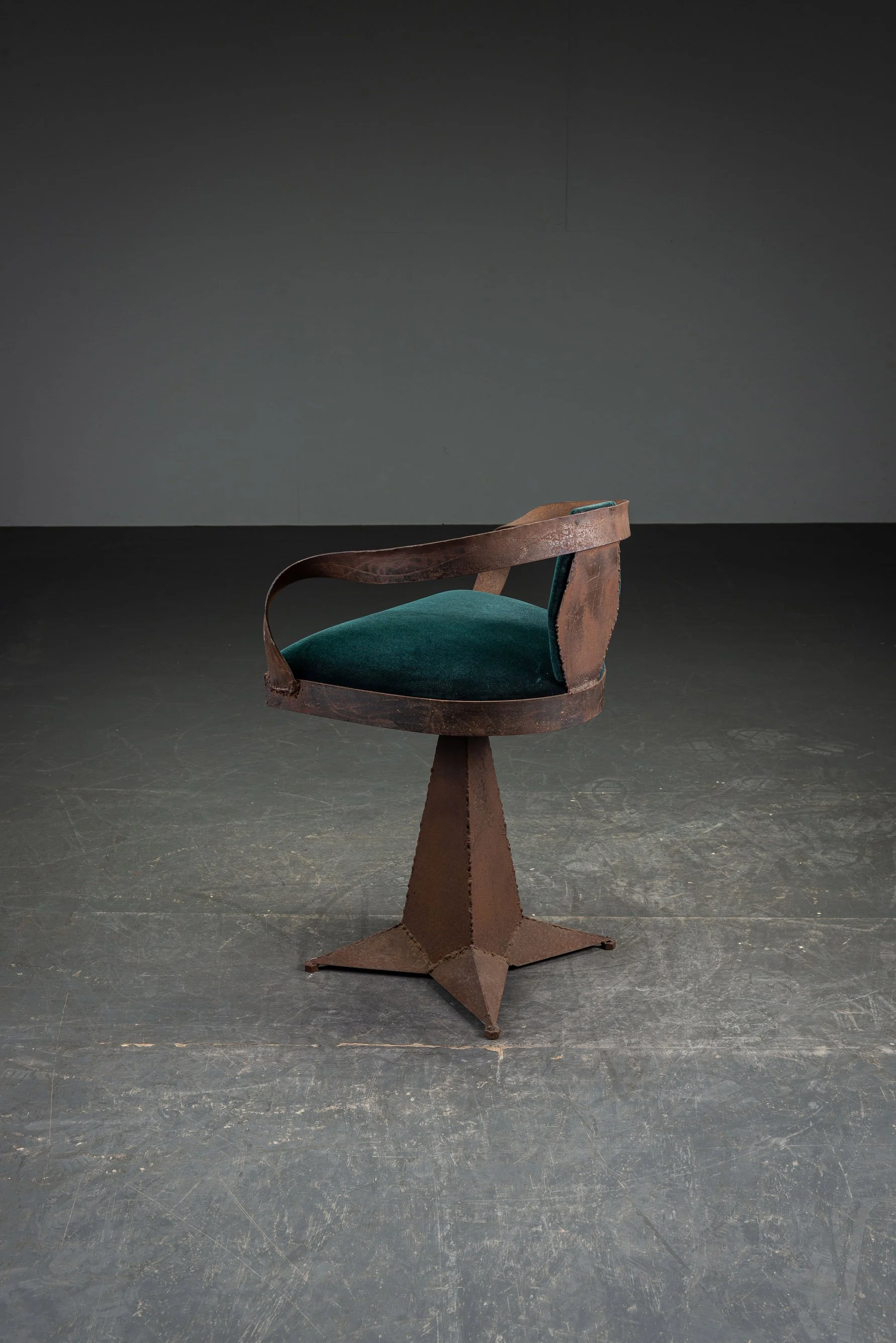 SE-432026195105-1980s-Sculptural-Accent-Chair_06.jpg