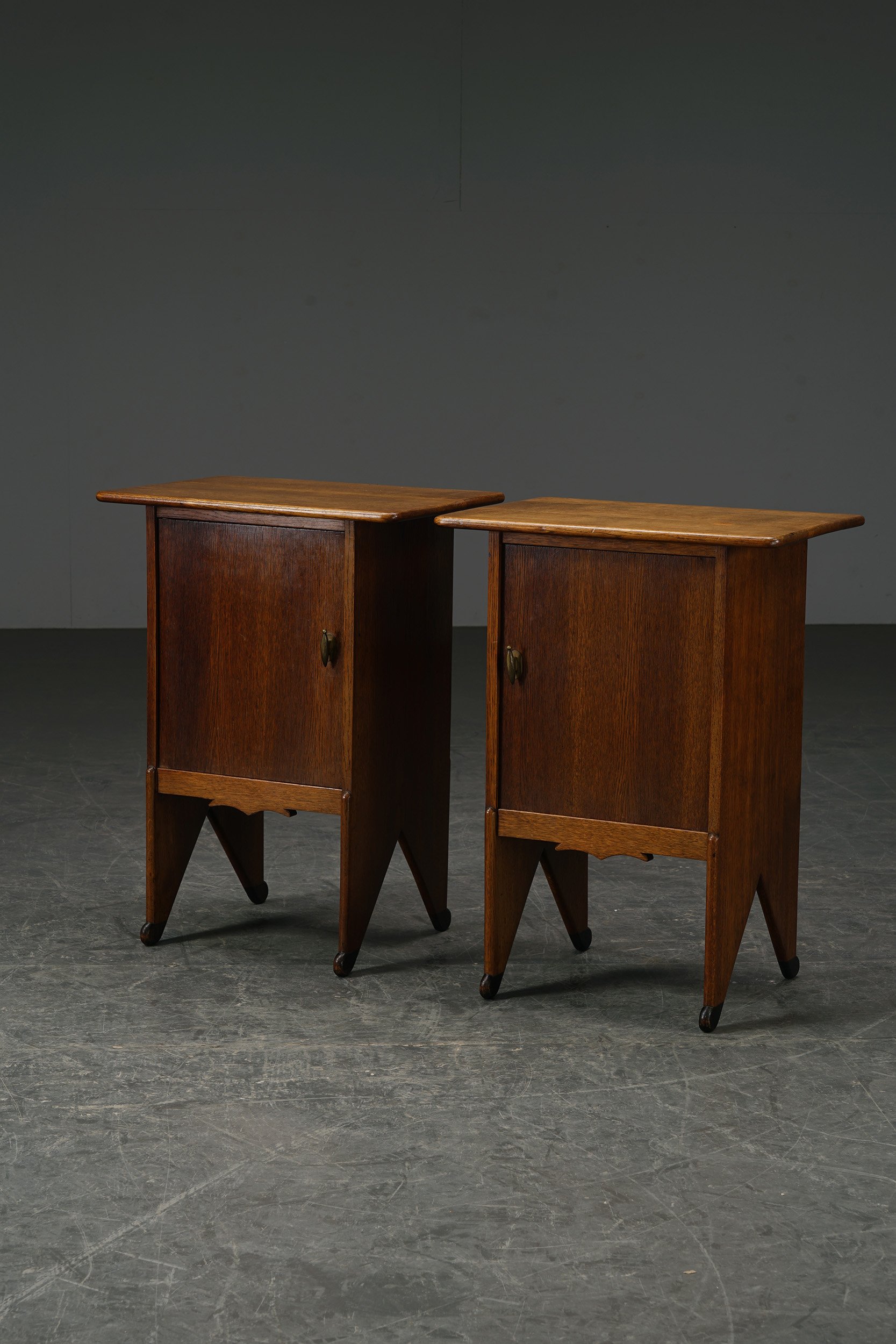 TA-1862025190425-Amsterdamse-School-Nightstands-by-Willem-Penaat_03.jpg