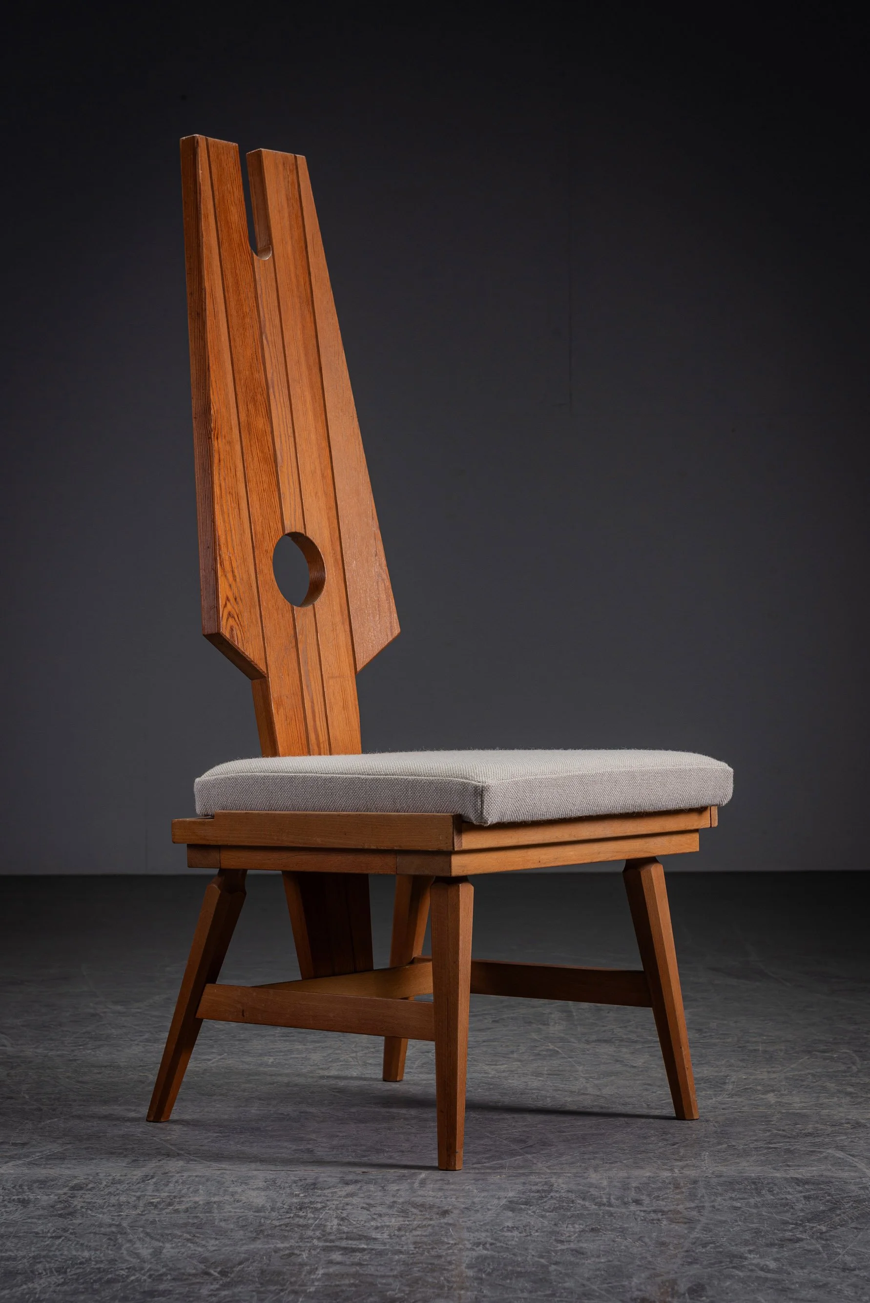 SE-131202394245-Brutalist-Low-Chair-Set_03.jpg