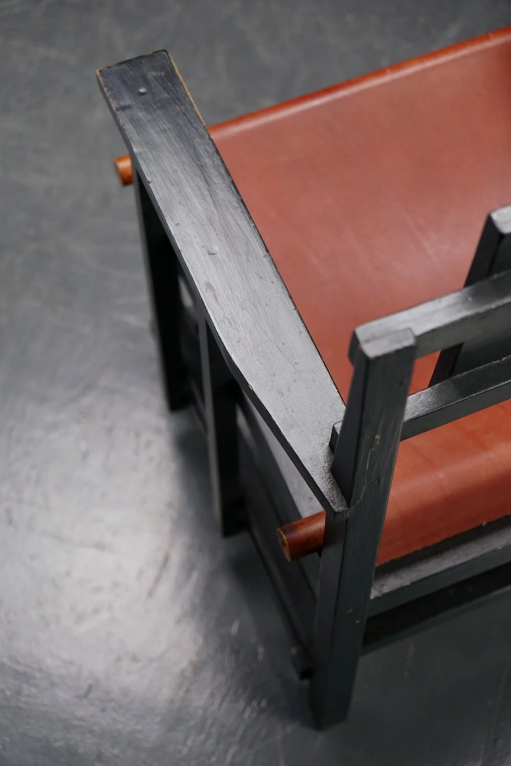 SE-1322023111946-1920s-Armchair-by-J.W.-Uiterwaal_16.JPG