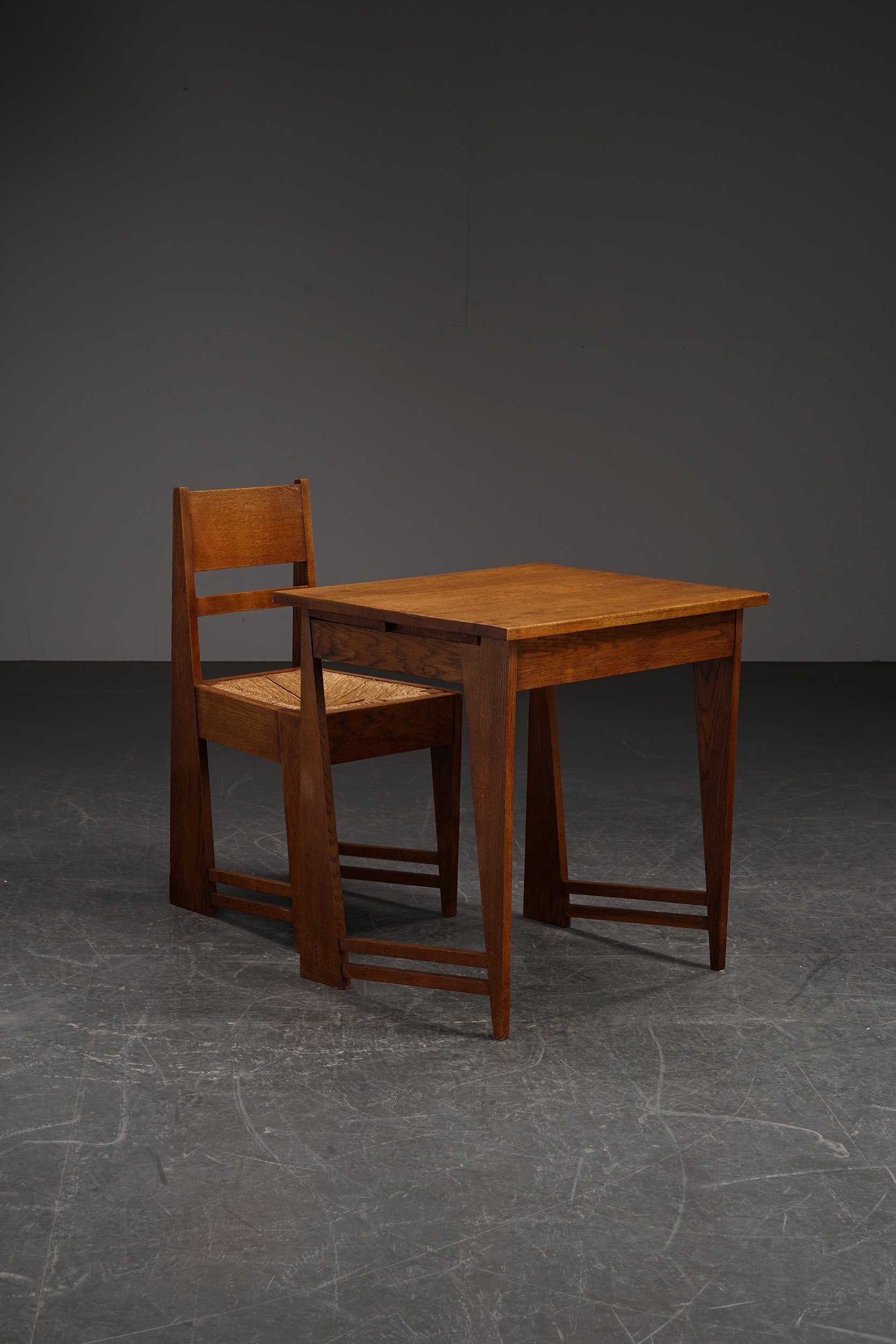 TA-30102024211626 + SE-30102024211844-1920s-Modernist-Desk-and-Accent-Chair_04.jpg