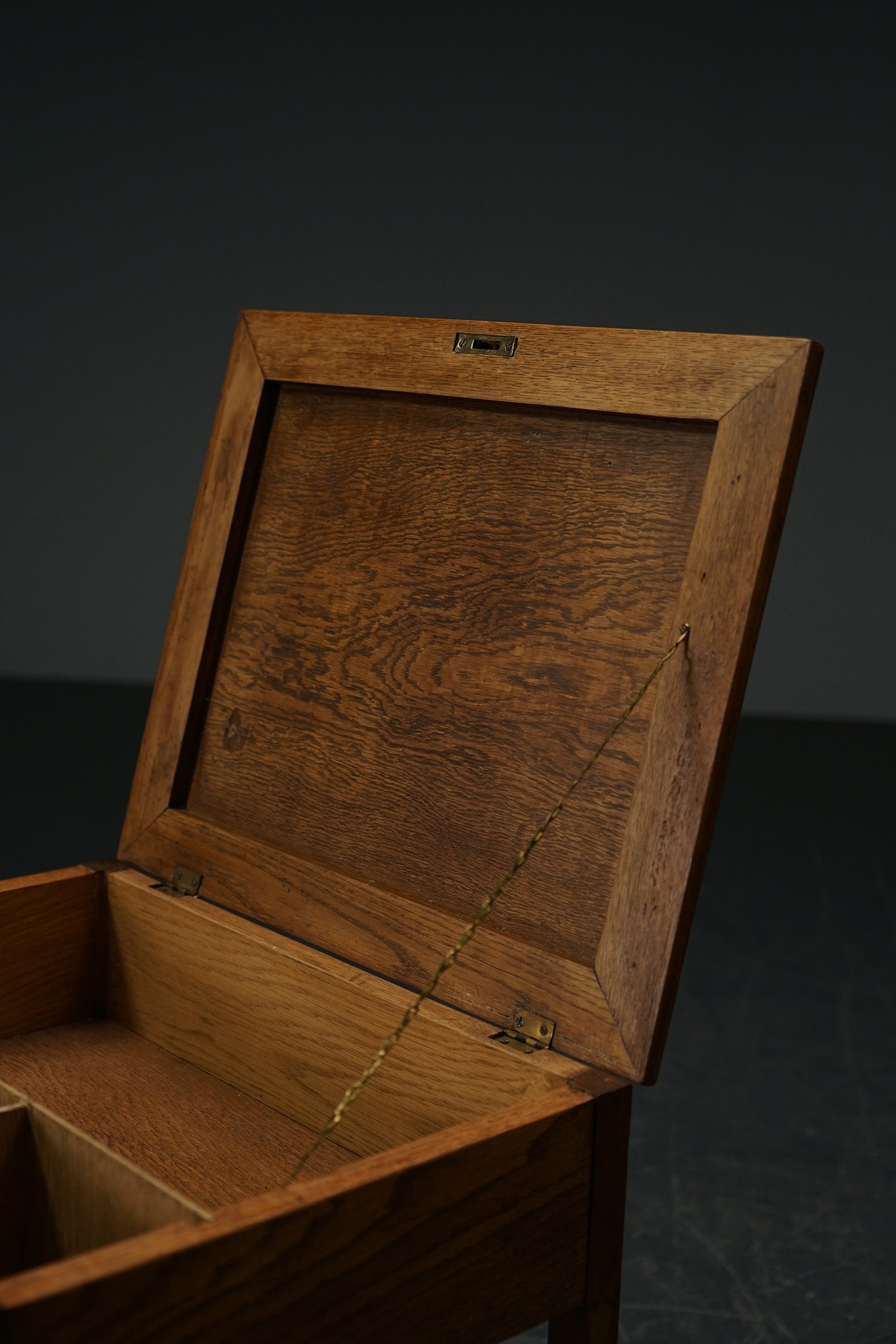 TA-1862025193113-1930s-Amsterdamse-School-Side-Table_13.jpg